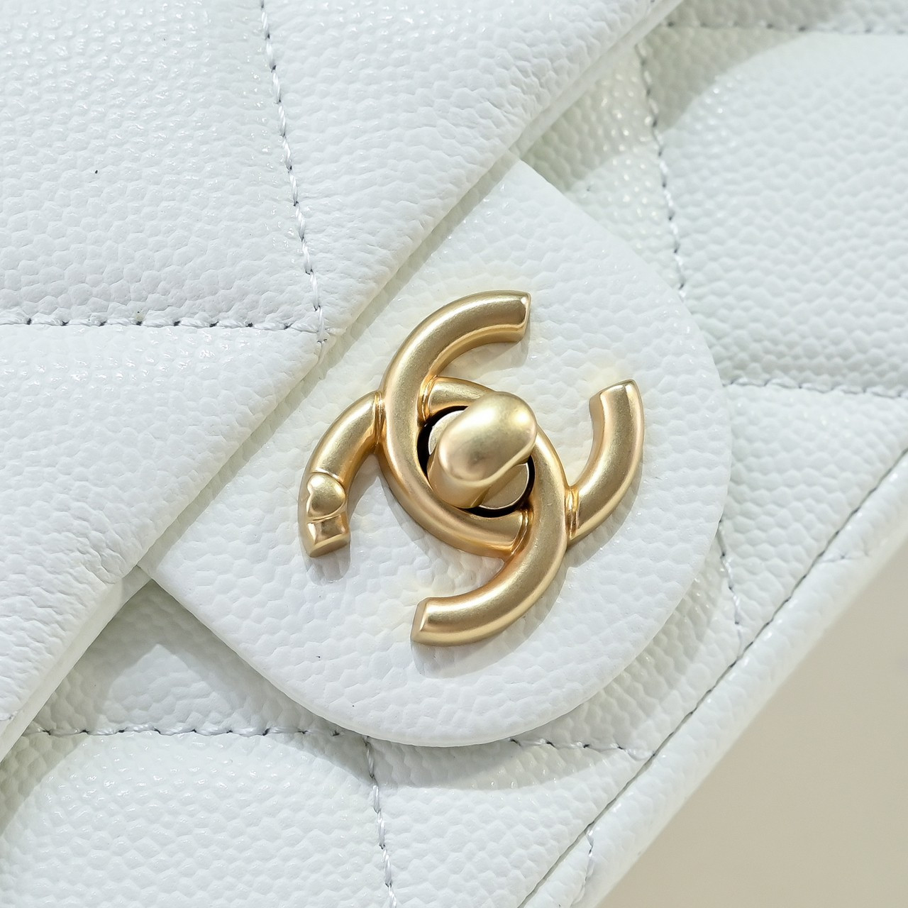 Chanel 23P Flap Bag AS3829 14x20x8cm