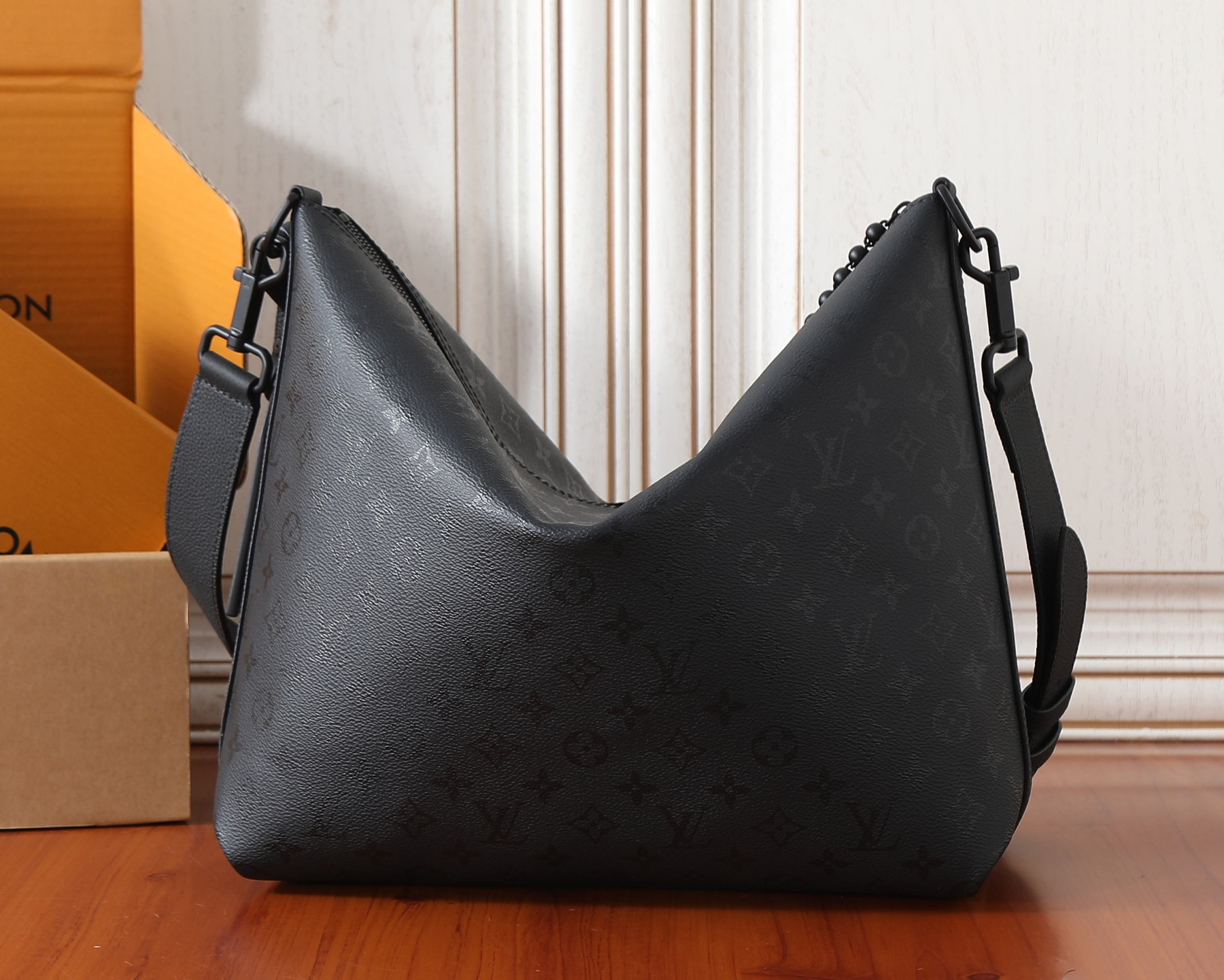 LV VAGABOND HOBO Handbag M27856 30x8.5x39cm