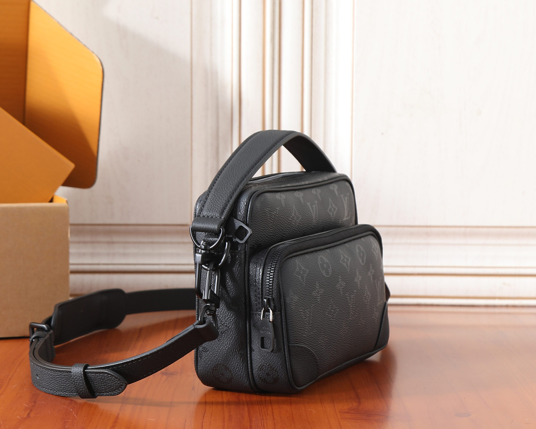 LV NIL Handbag M26783 17.5x11x25cm