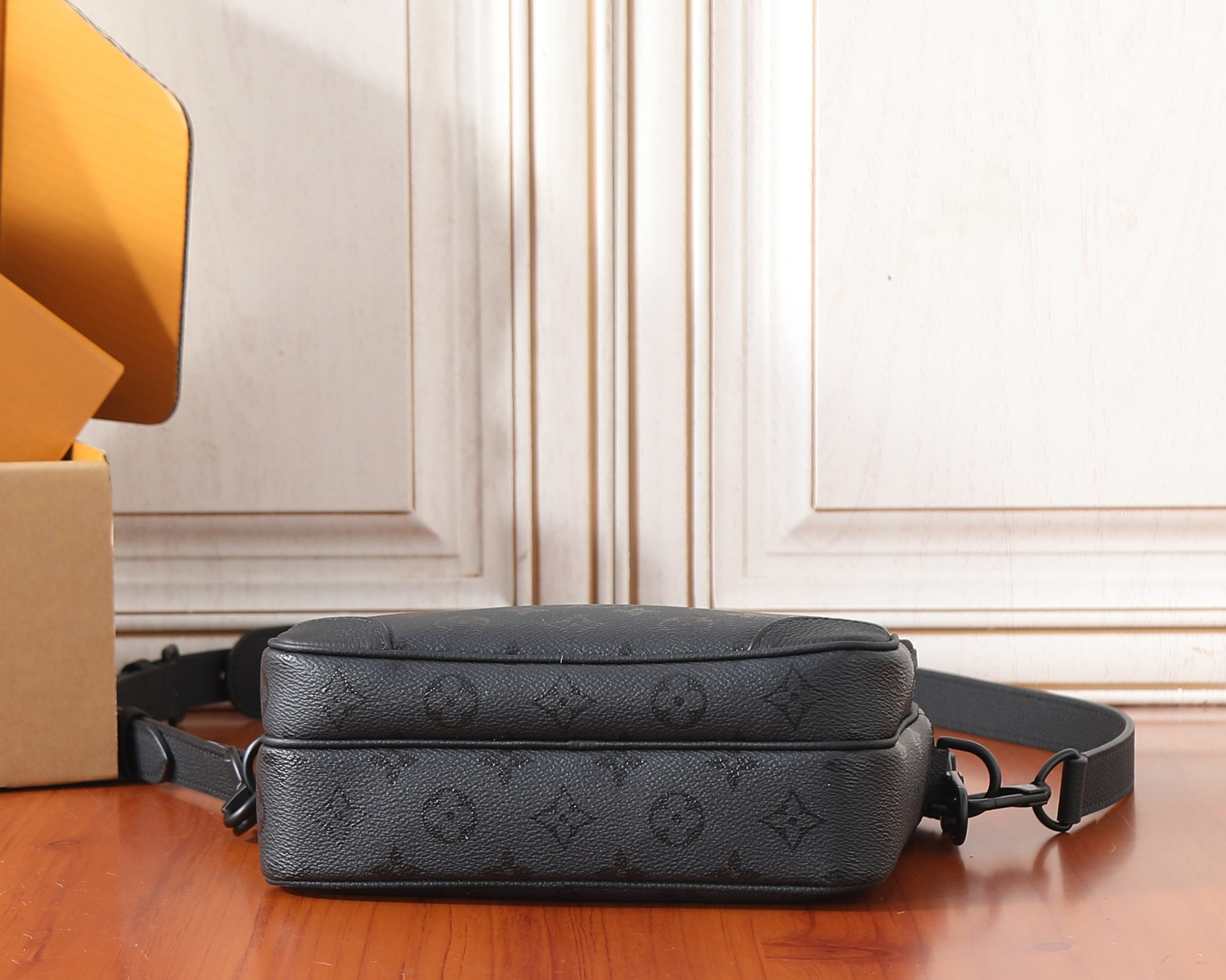 LV NIL Handbag M26783 17.5x11x25cm