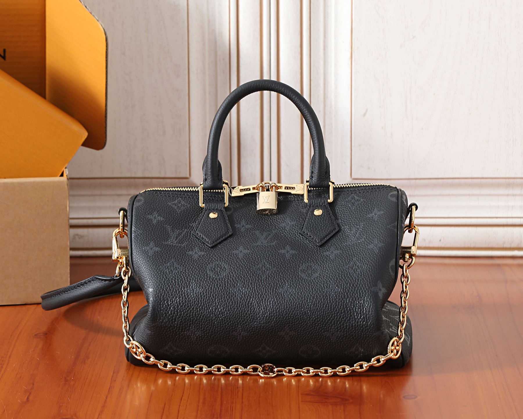 LV SPEEDY BANDOULIÈRE 25 Handbag M26486 18x13x25cm