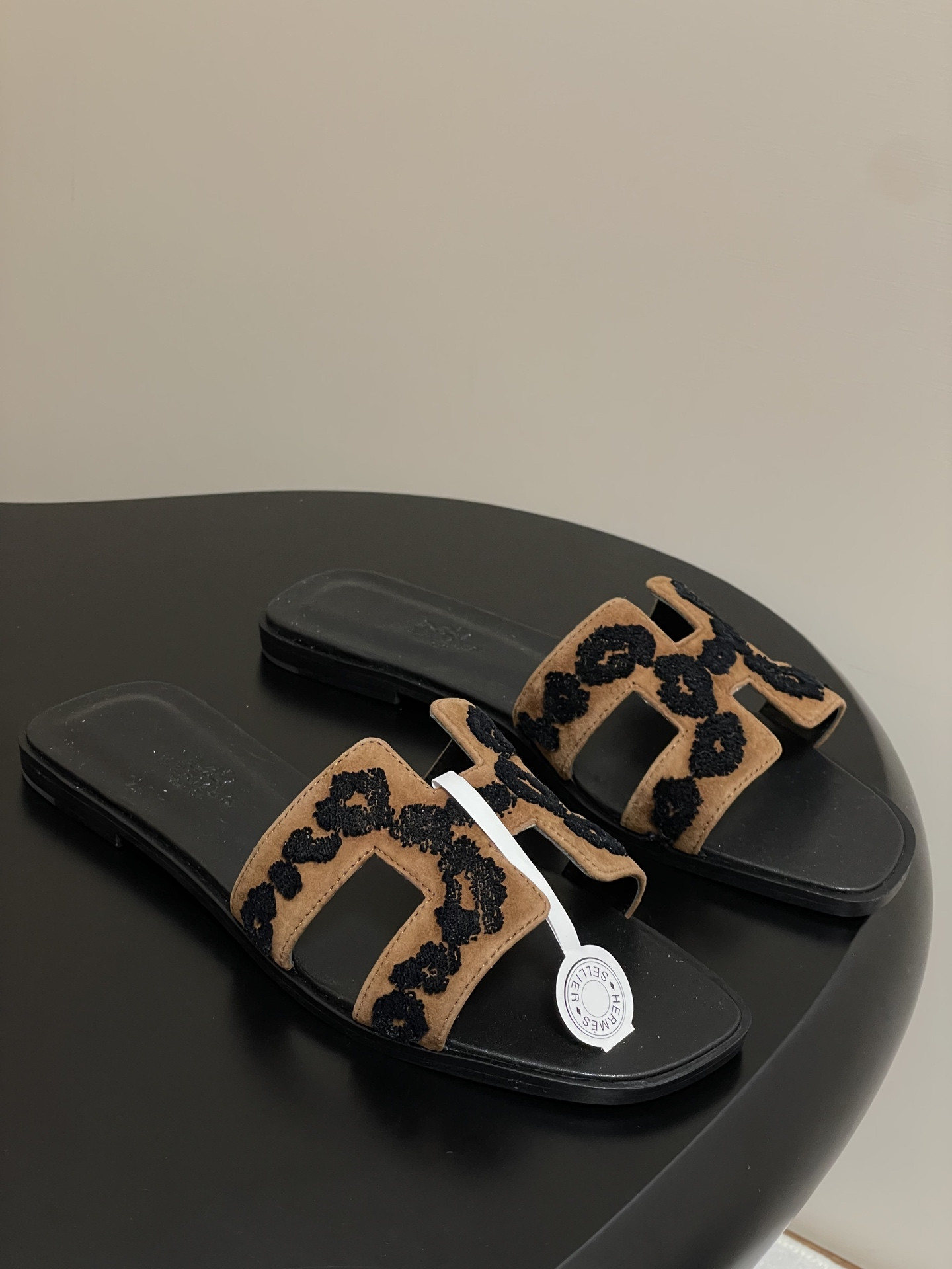 UA Hermès Oran Sandal