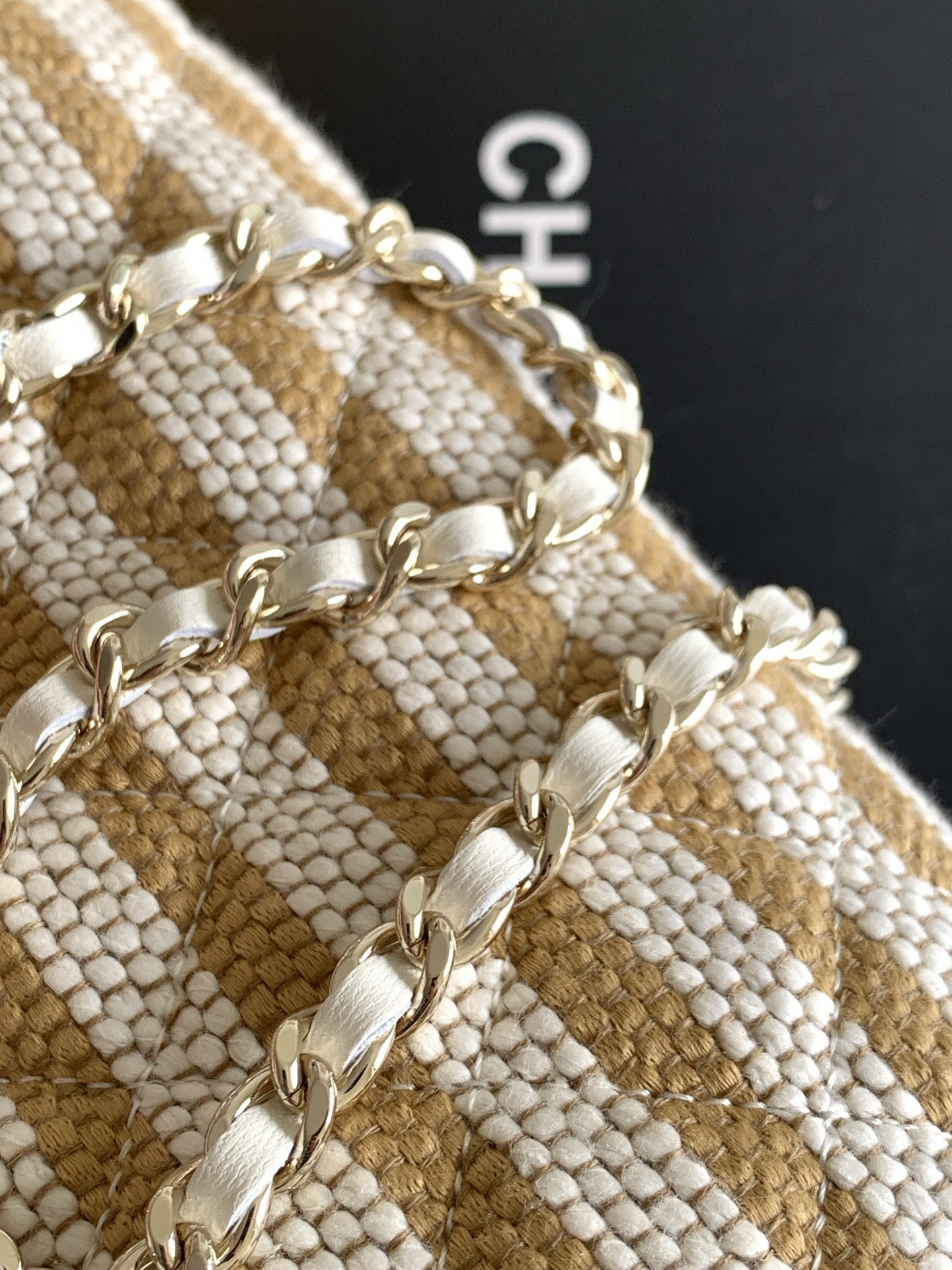 Chanel Clutch with Chain 11.5x18.5x11cm