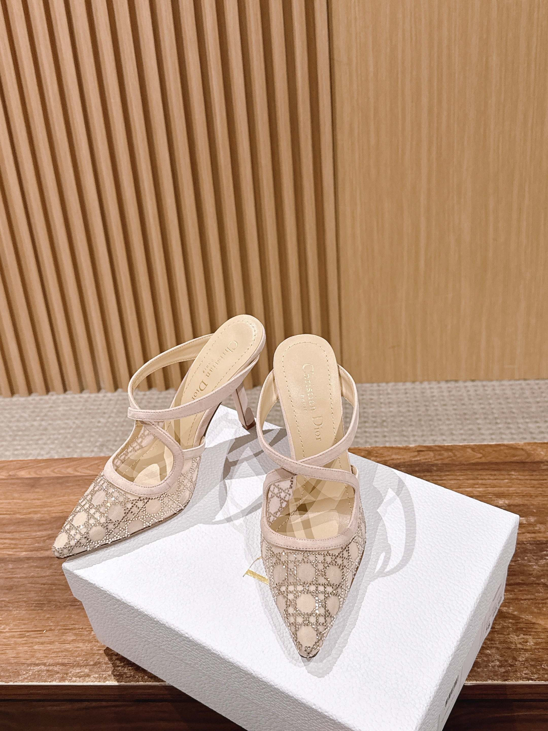 ua D10r capture heeled mule