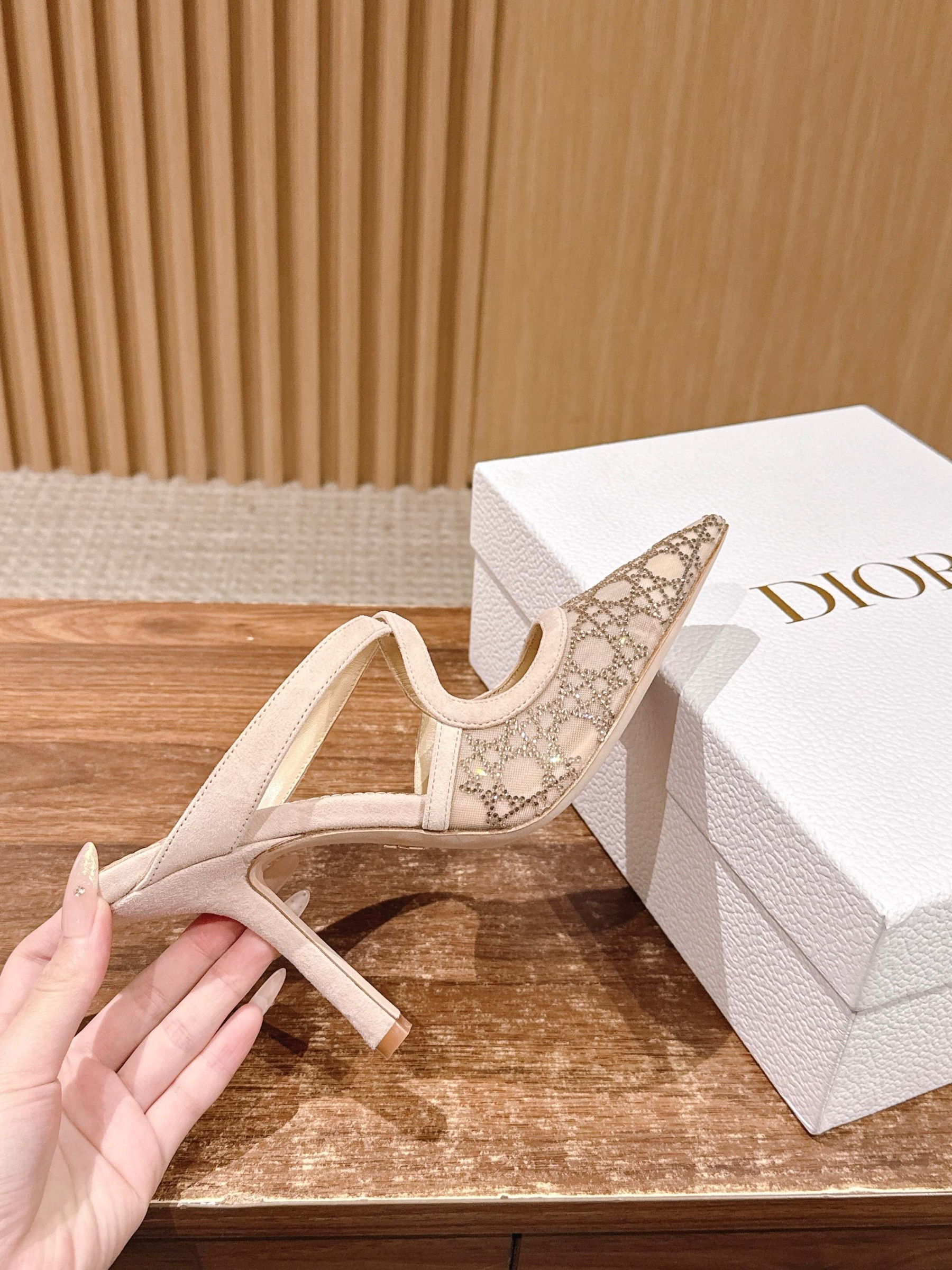 ua D10r capture heeled mule