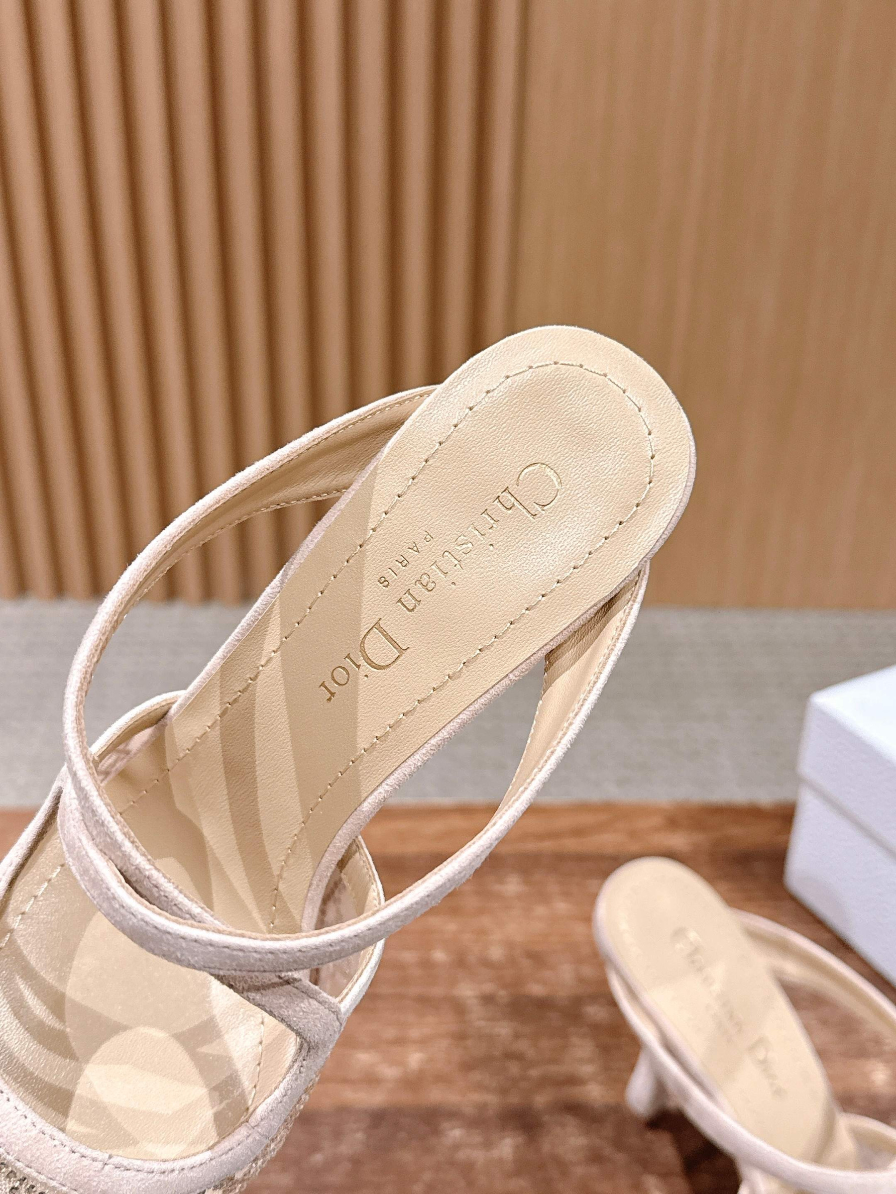 ua D10r capture heeled mule