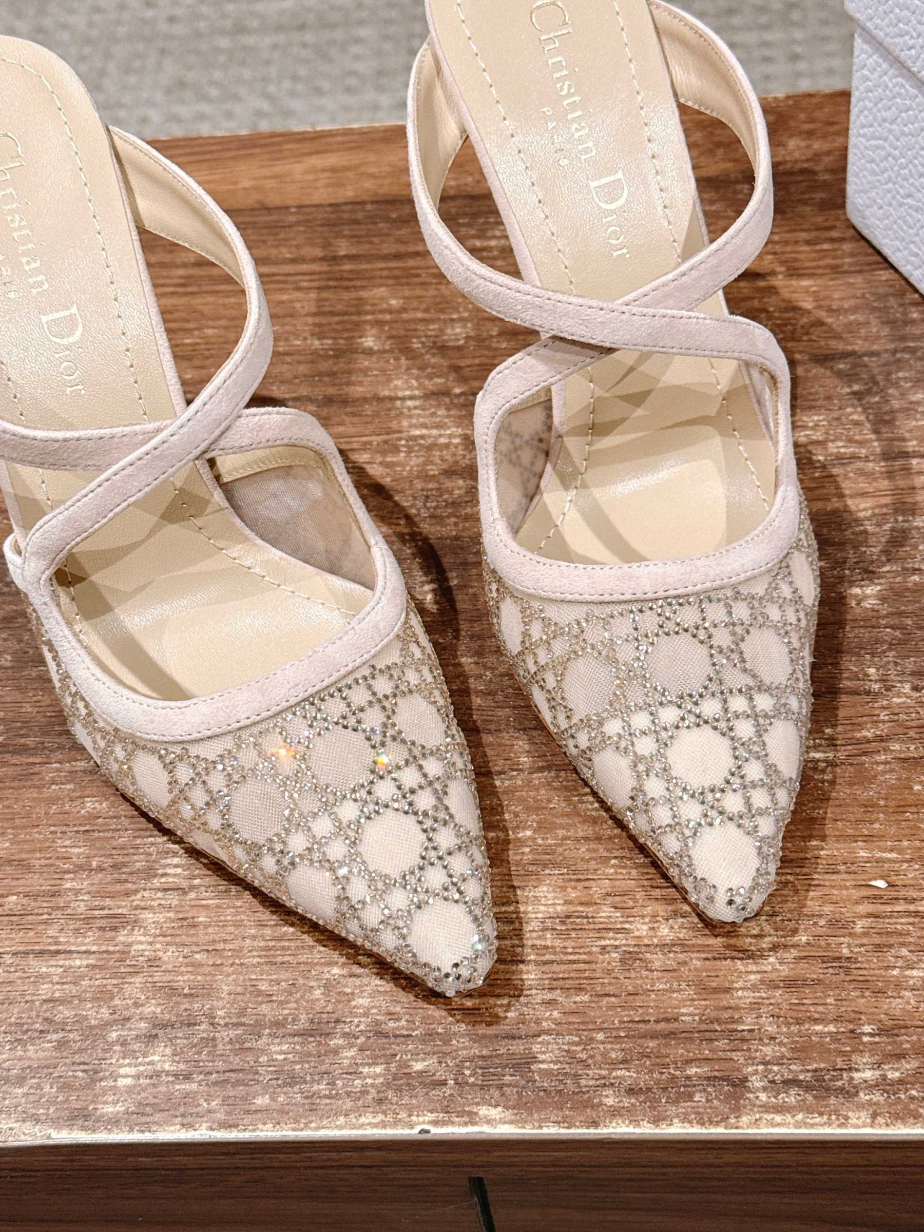 ua D10r capture heeled mule