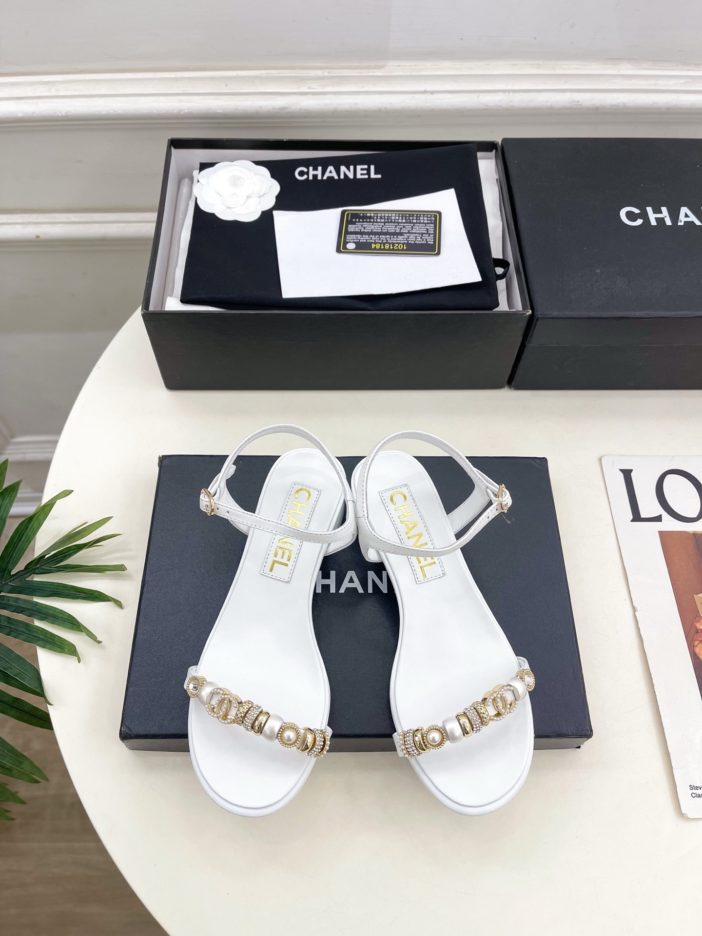 ua Ch**el sandals