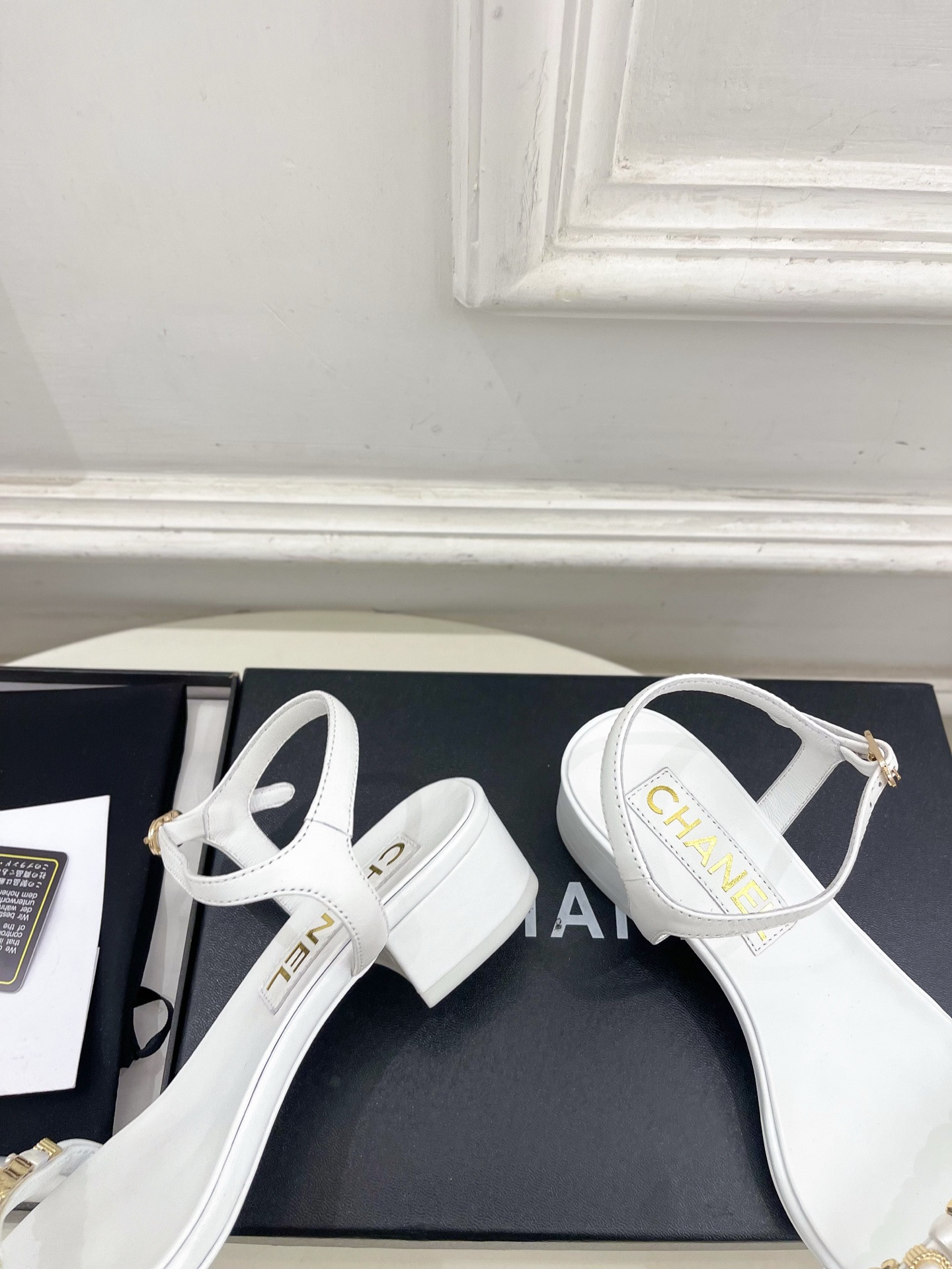 ua Ch**el sandals