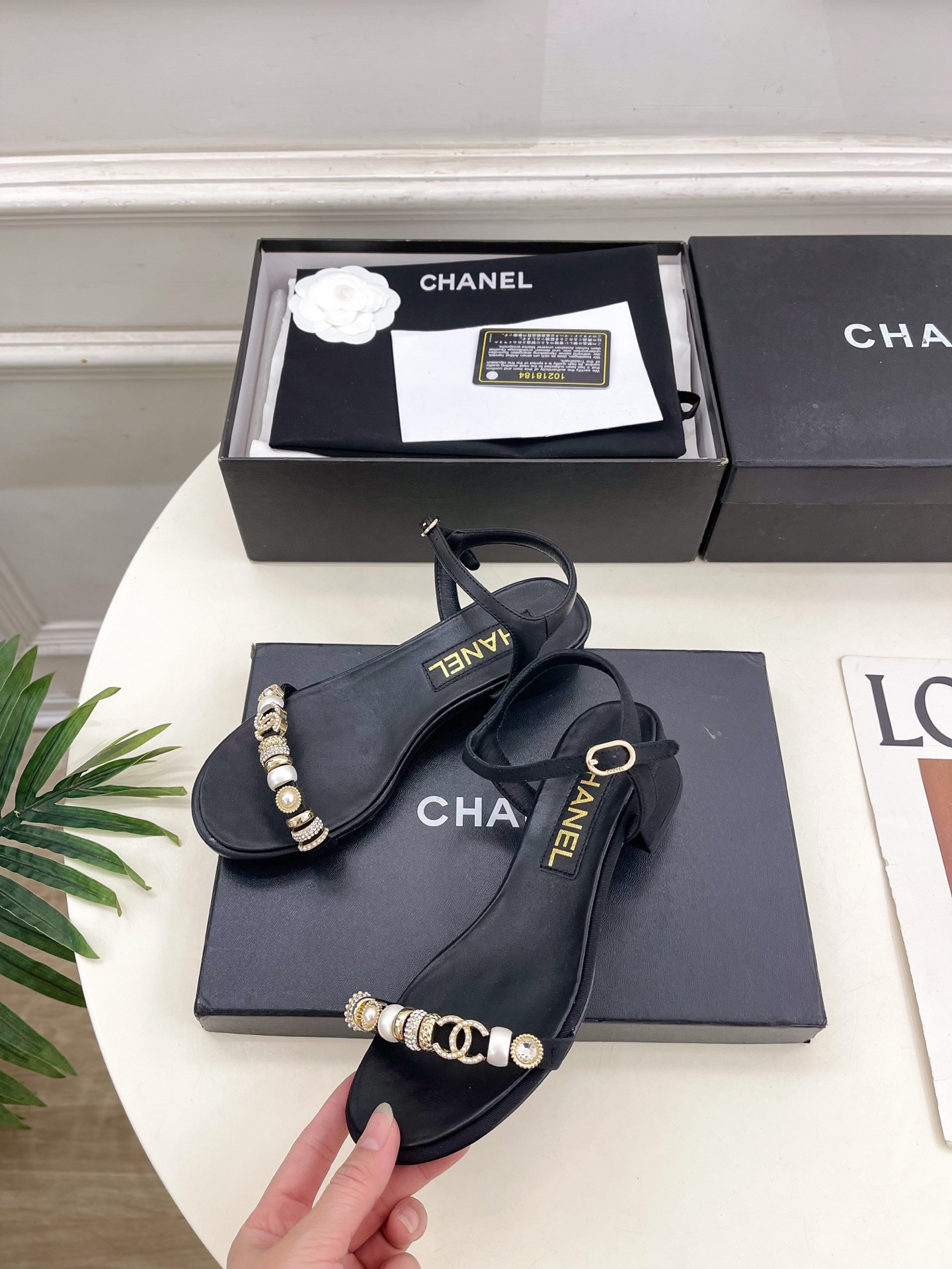 ua Ch**el sandals
