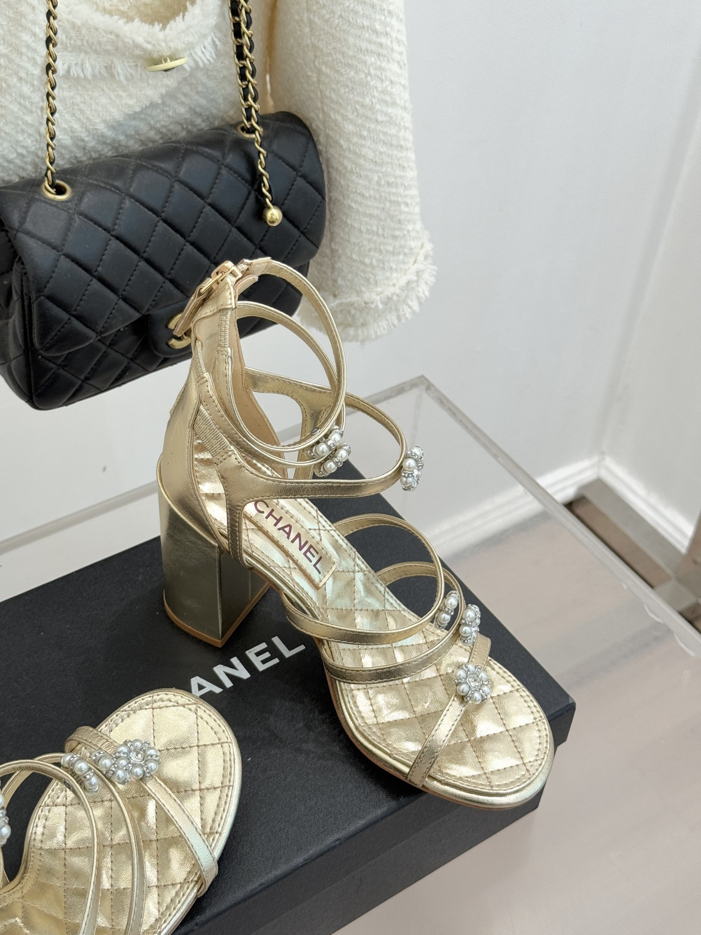 ua Ch**el sandals
