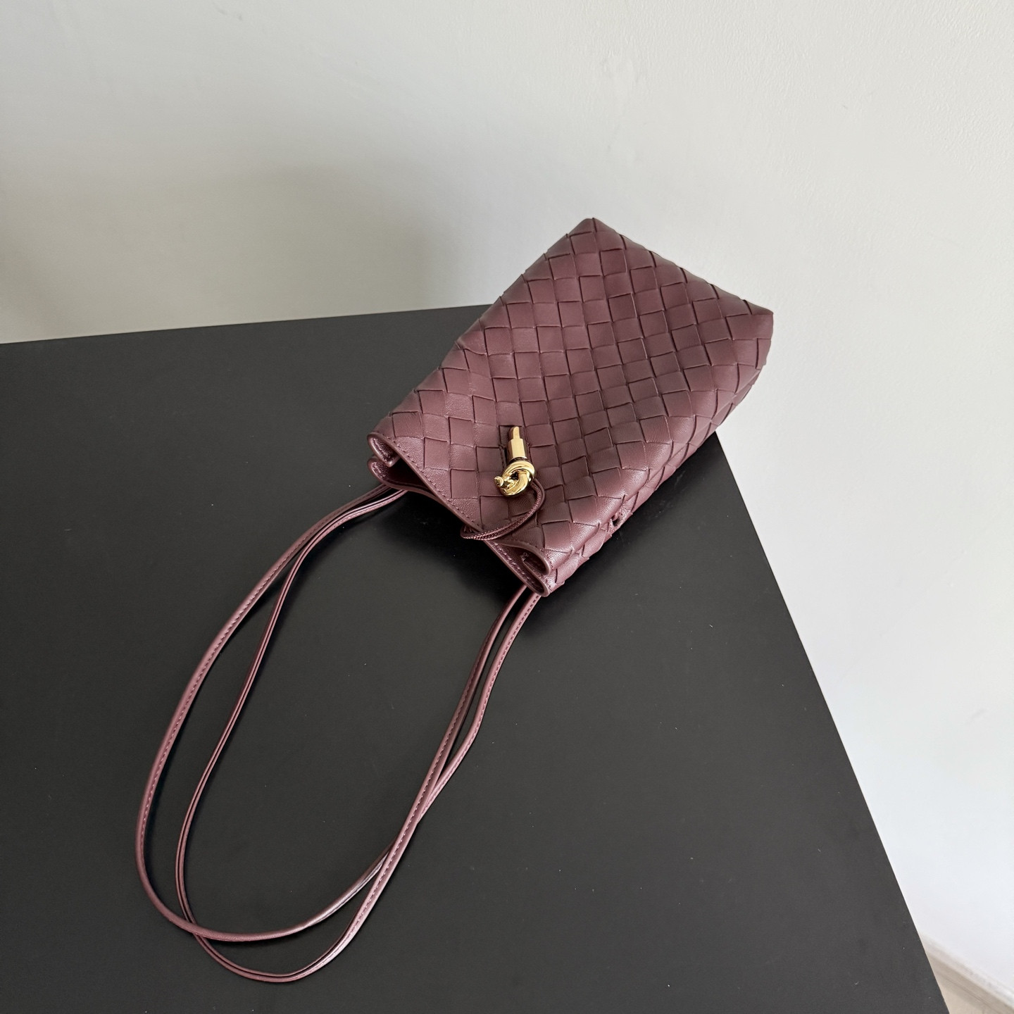 b0tt*ga Ven*ta andiamo phone pouch 21.5x14x7cm
