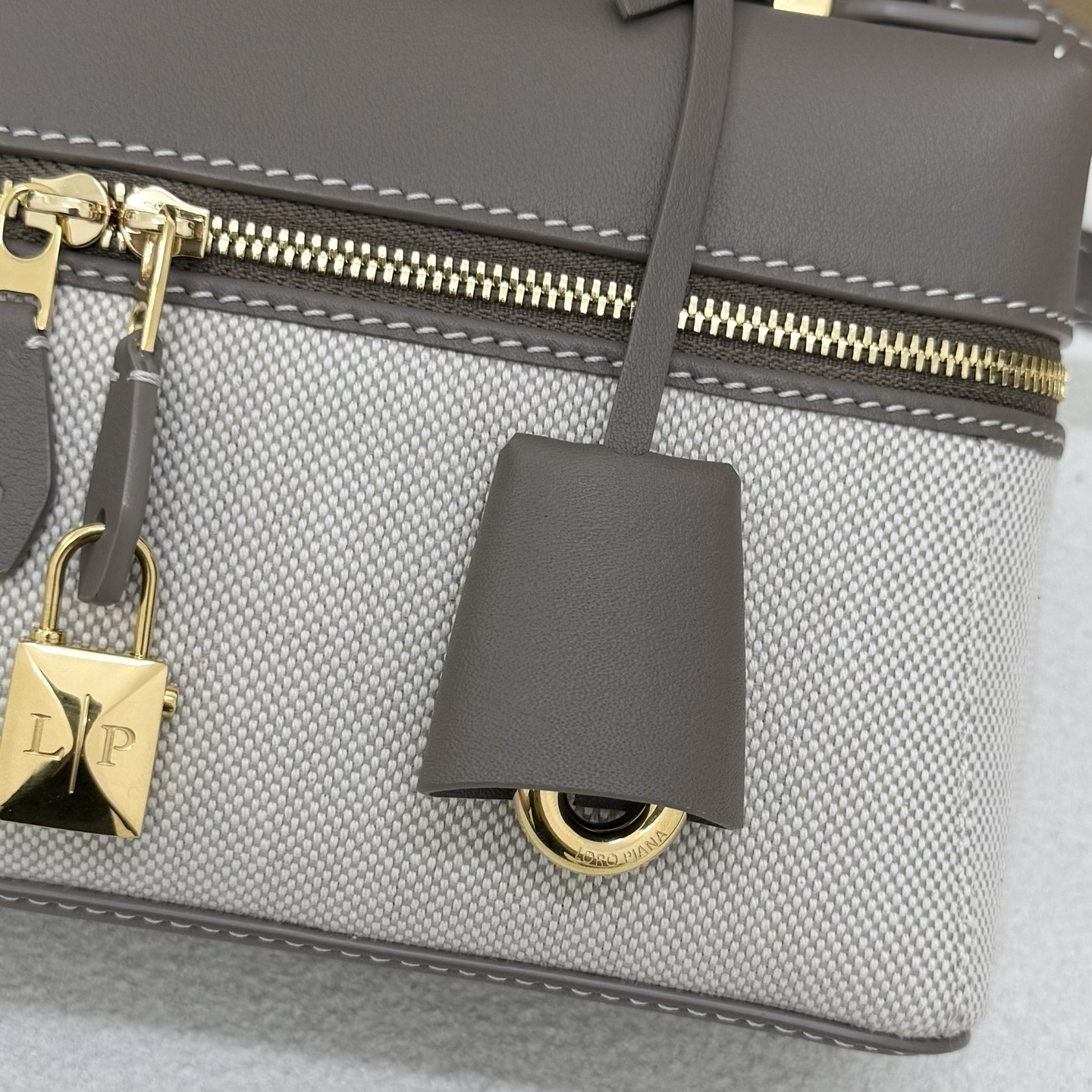 L0r0 P1ana extra bag l23 23x12x7cm