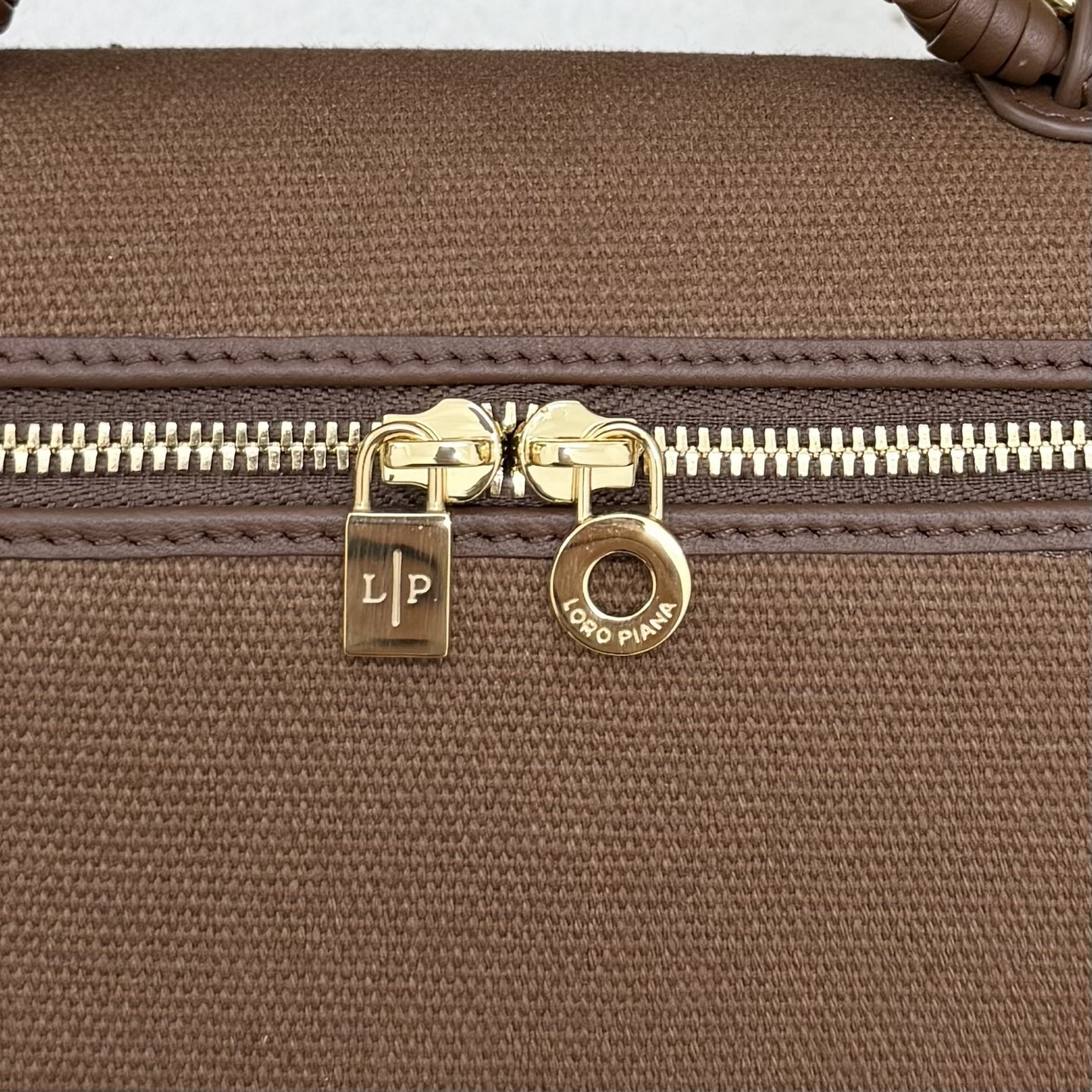 L0r0 P1ana extra pocket l19 11 x 19 x 6.5 cm