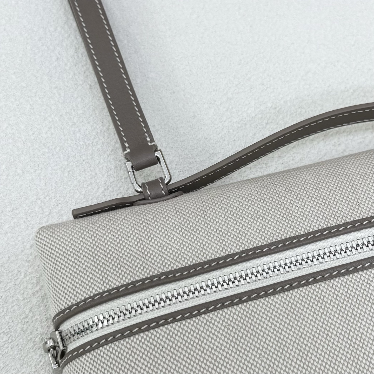 L0r0 P1ana extra pouch l29 29x18x5cm
