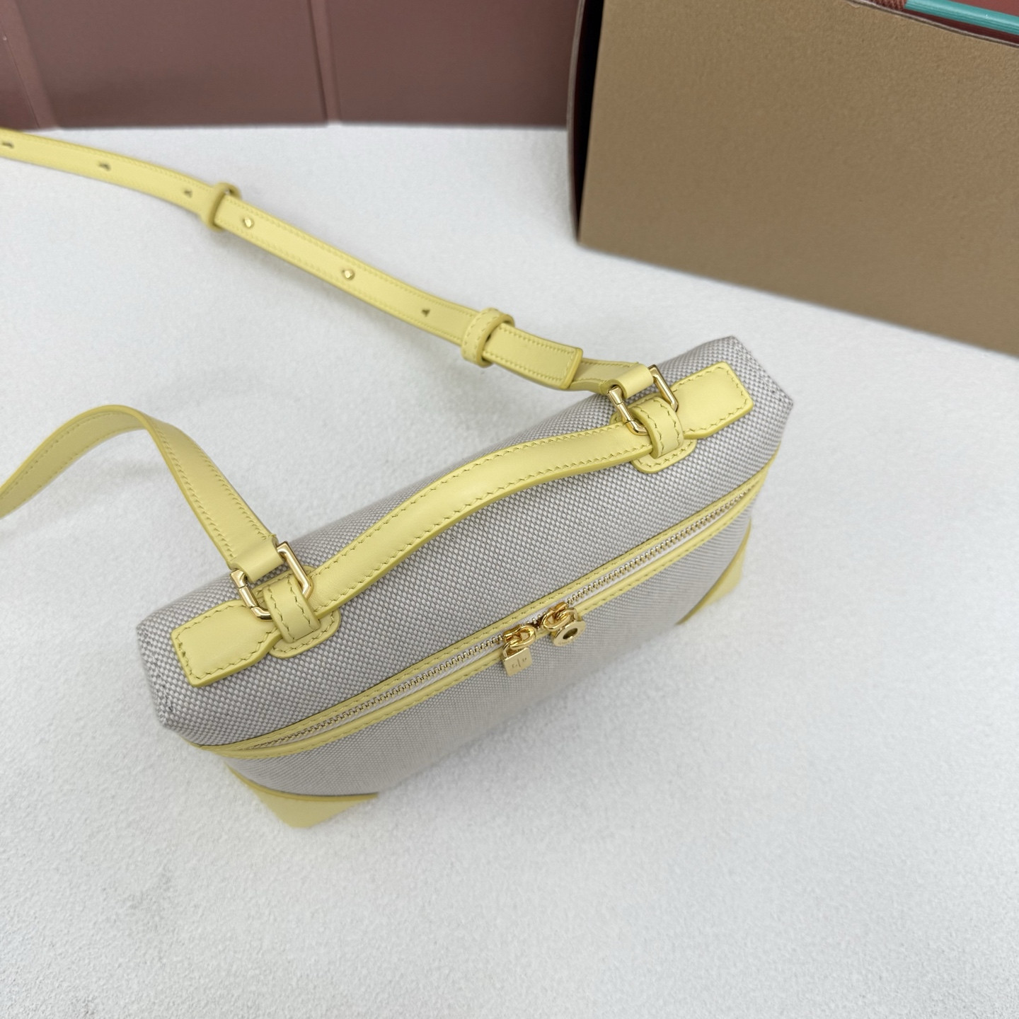 L0r0 P1ana extra pocket l19 11 x 19 x 6.5 cm