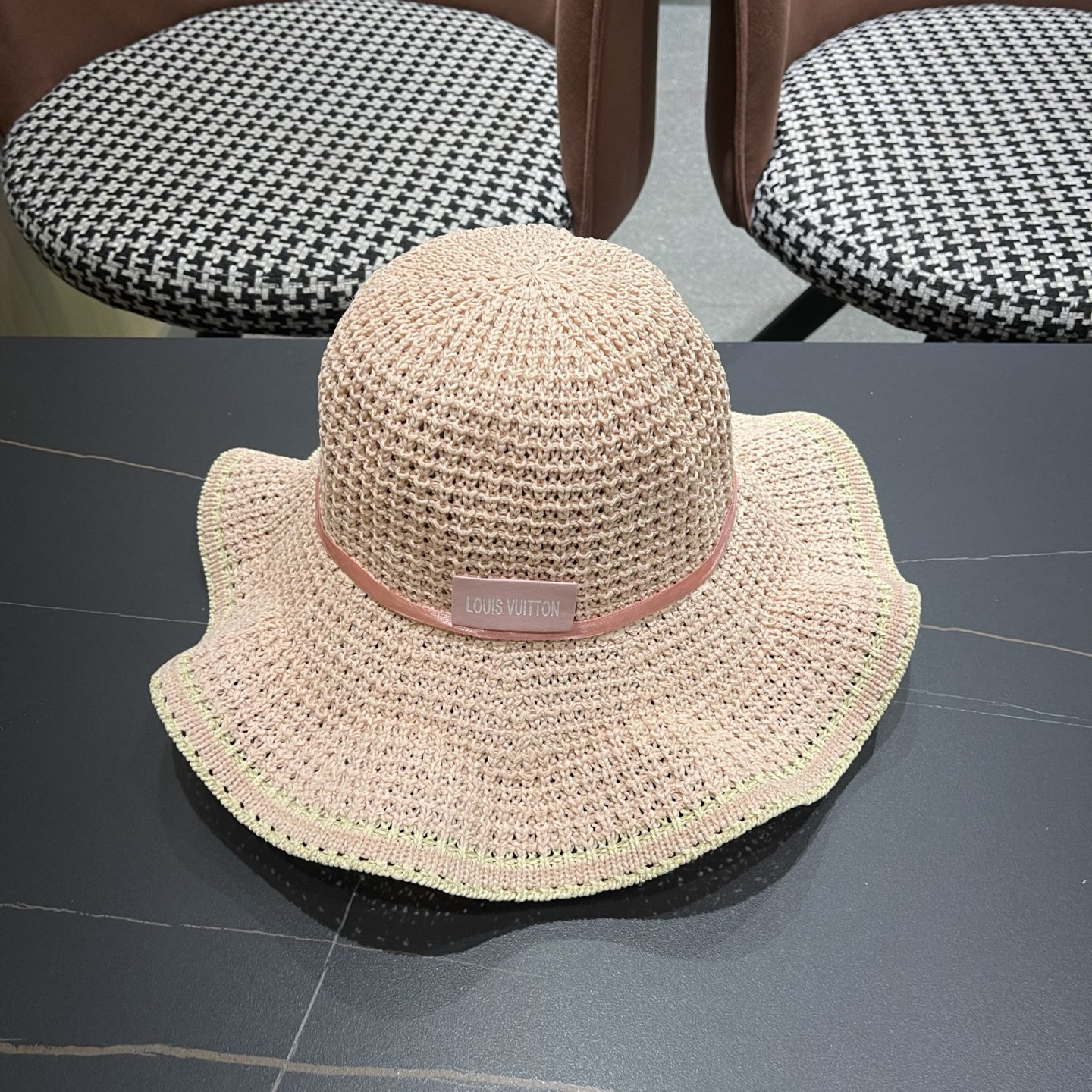 l0vis Vvtt0n straw hat