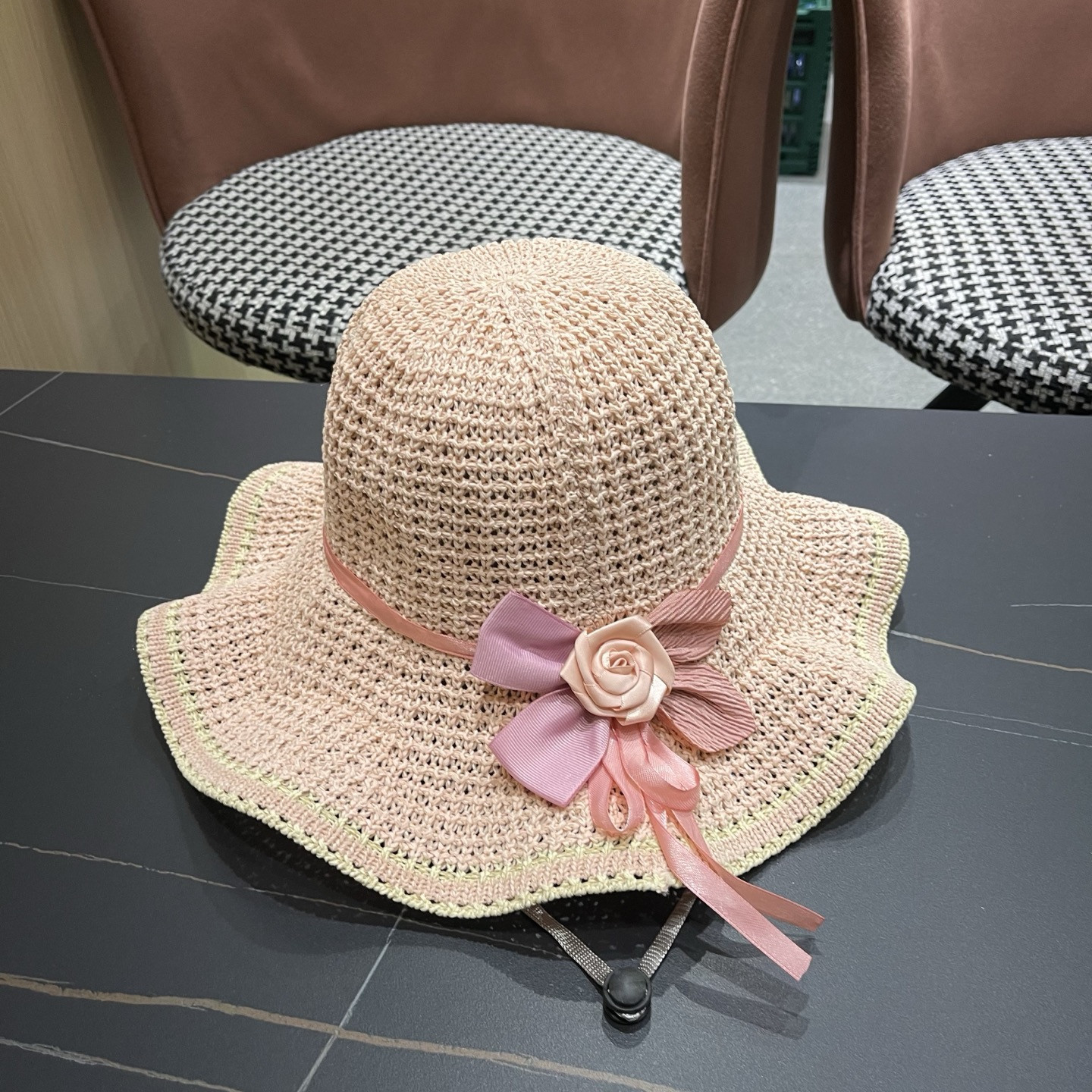 l0vis Vvtt0n straw hat