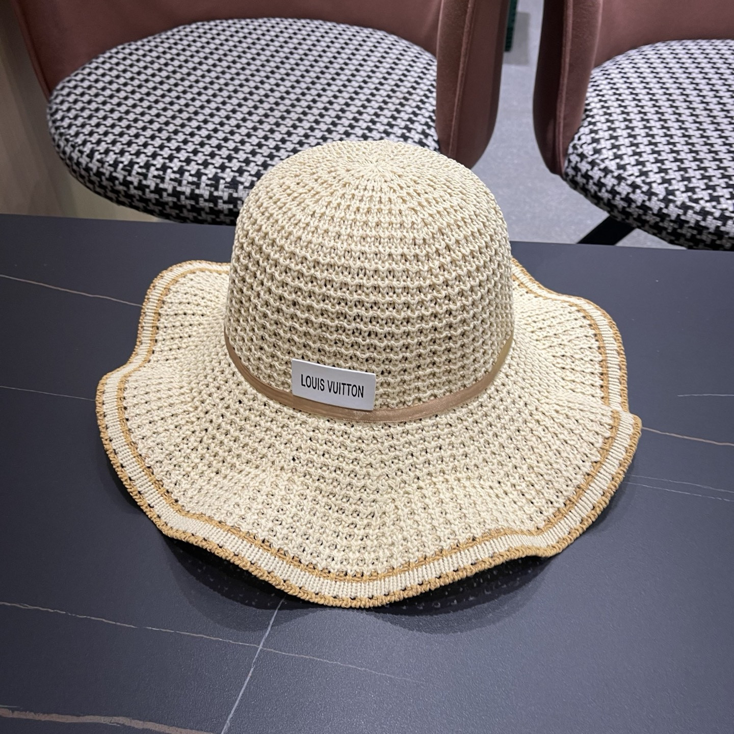 l0vis Vvtt0n straw hat