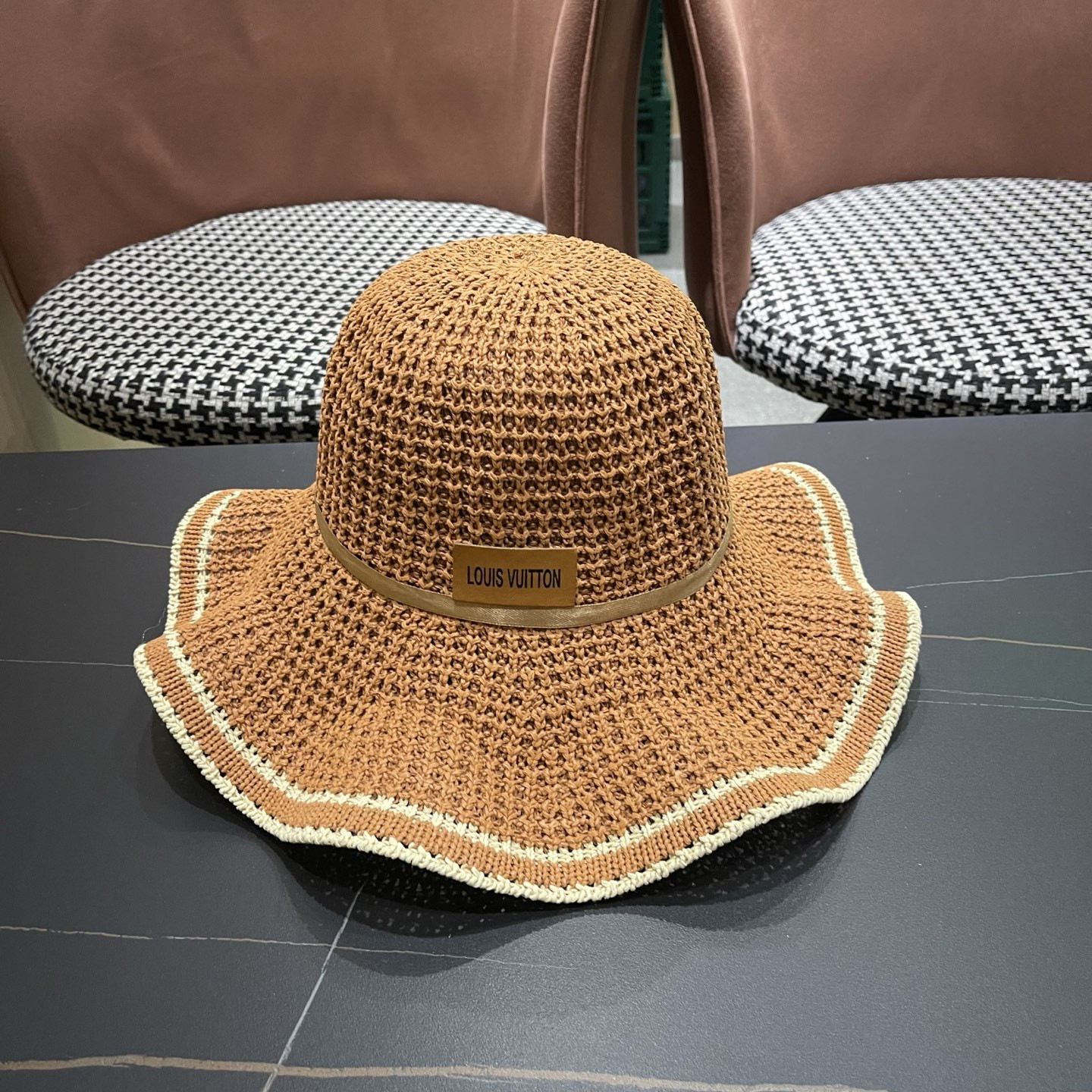 l0vis Vvtt0n straw hat