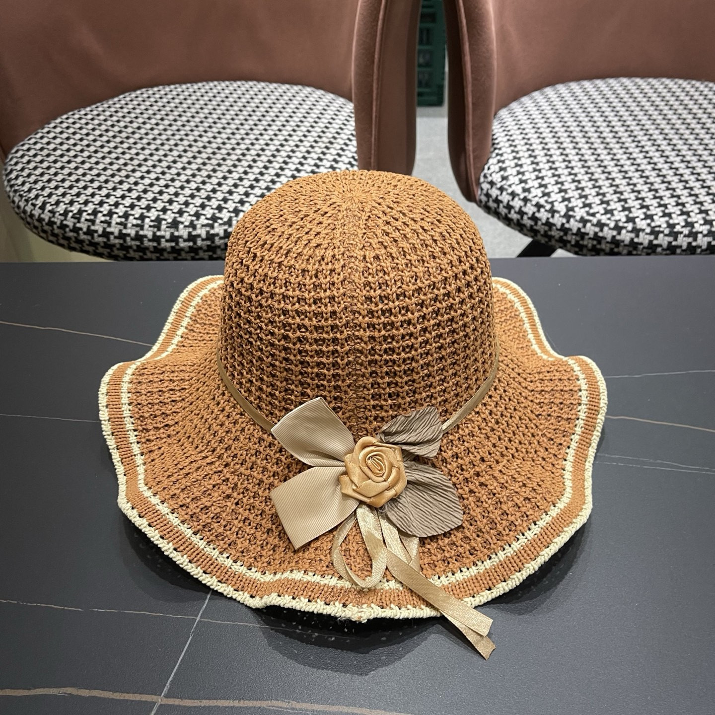 l0vis Vvtt0n straw hat