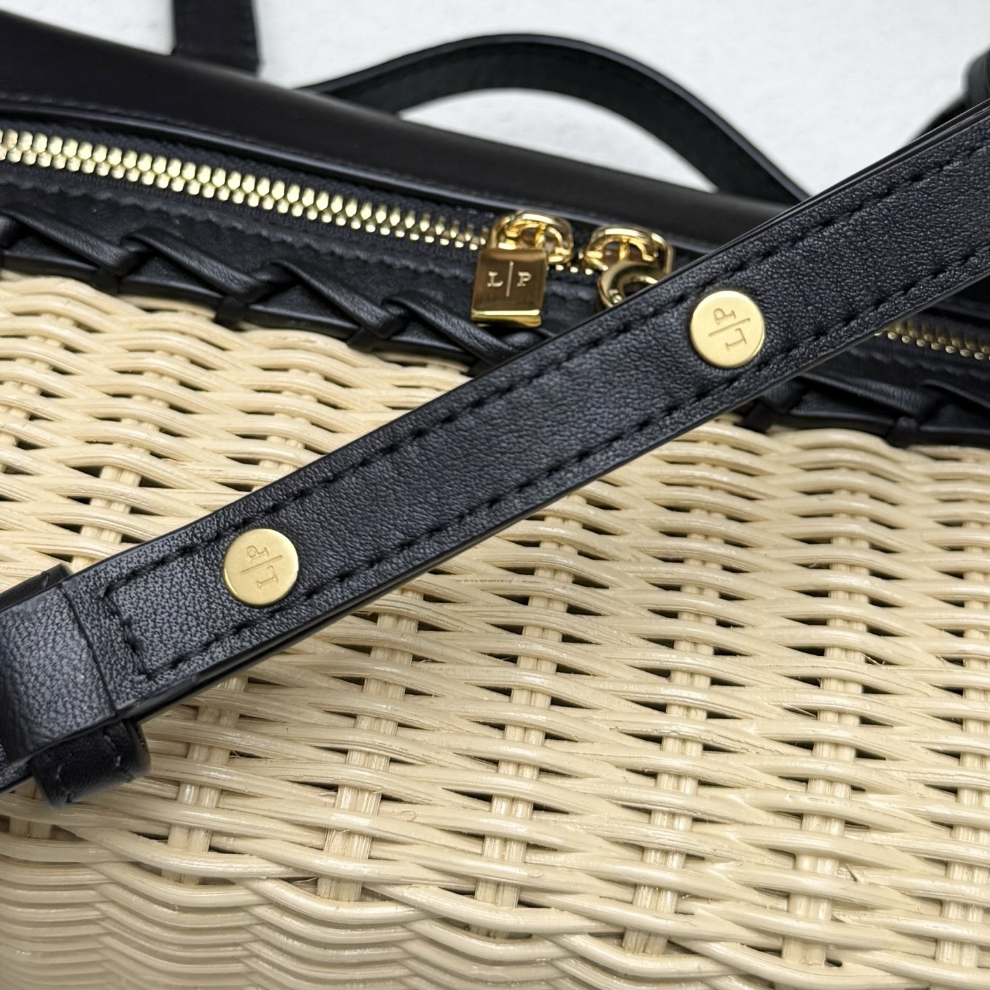 L0r0 P1ana extra pocket l19 wicker bag 19 x 11.5 x 7cm