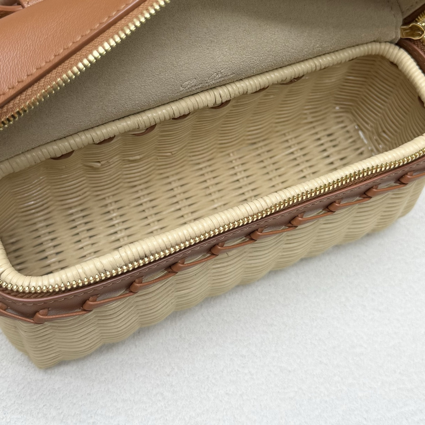 L0r0 P1ana extra pocket l19 wicker bag 19 x 11.5 x 7cm