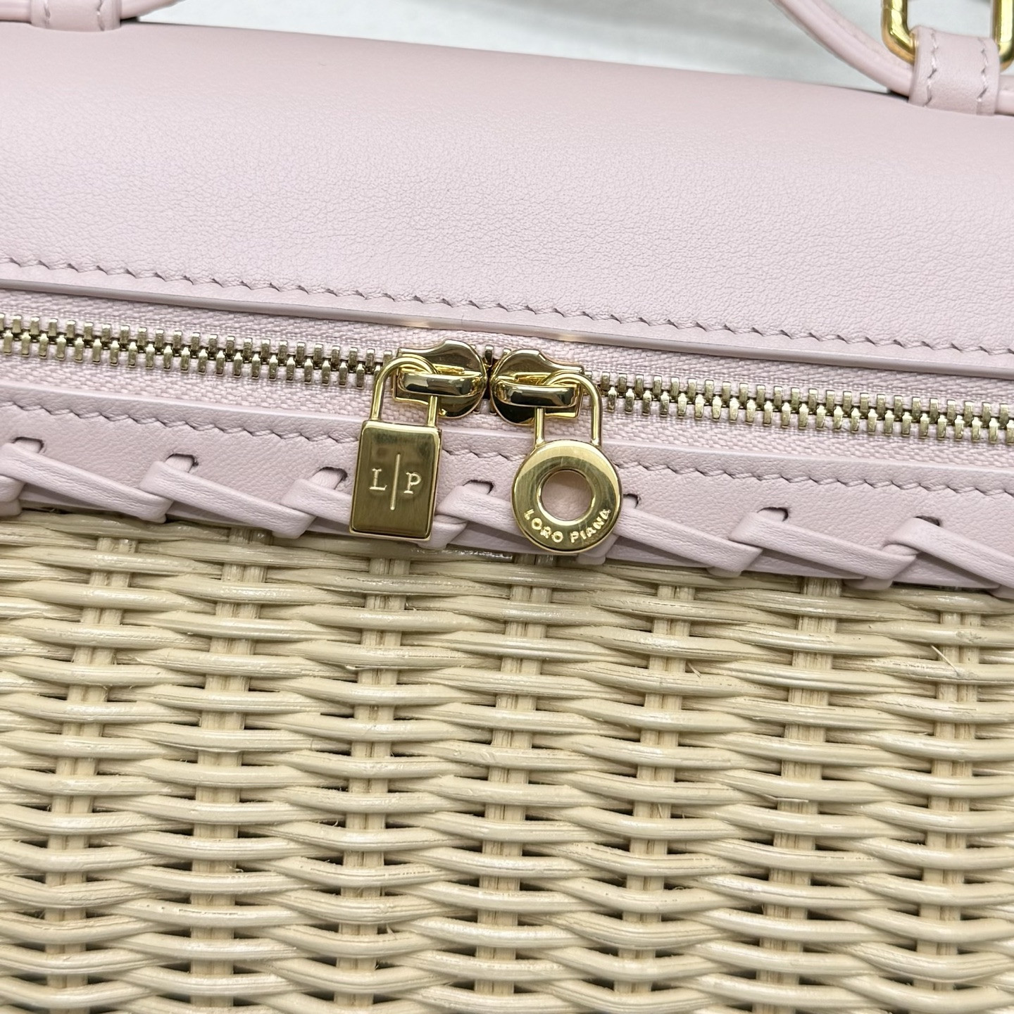 L0r0 P1ana extra pocket l19 wicker bag 19 x 11.5 x 7cm