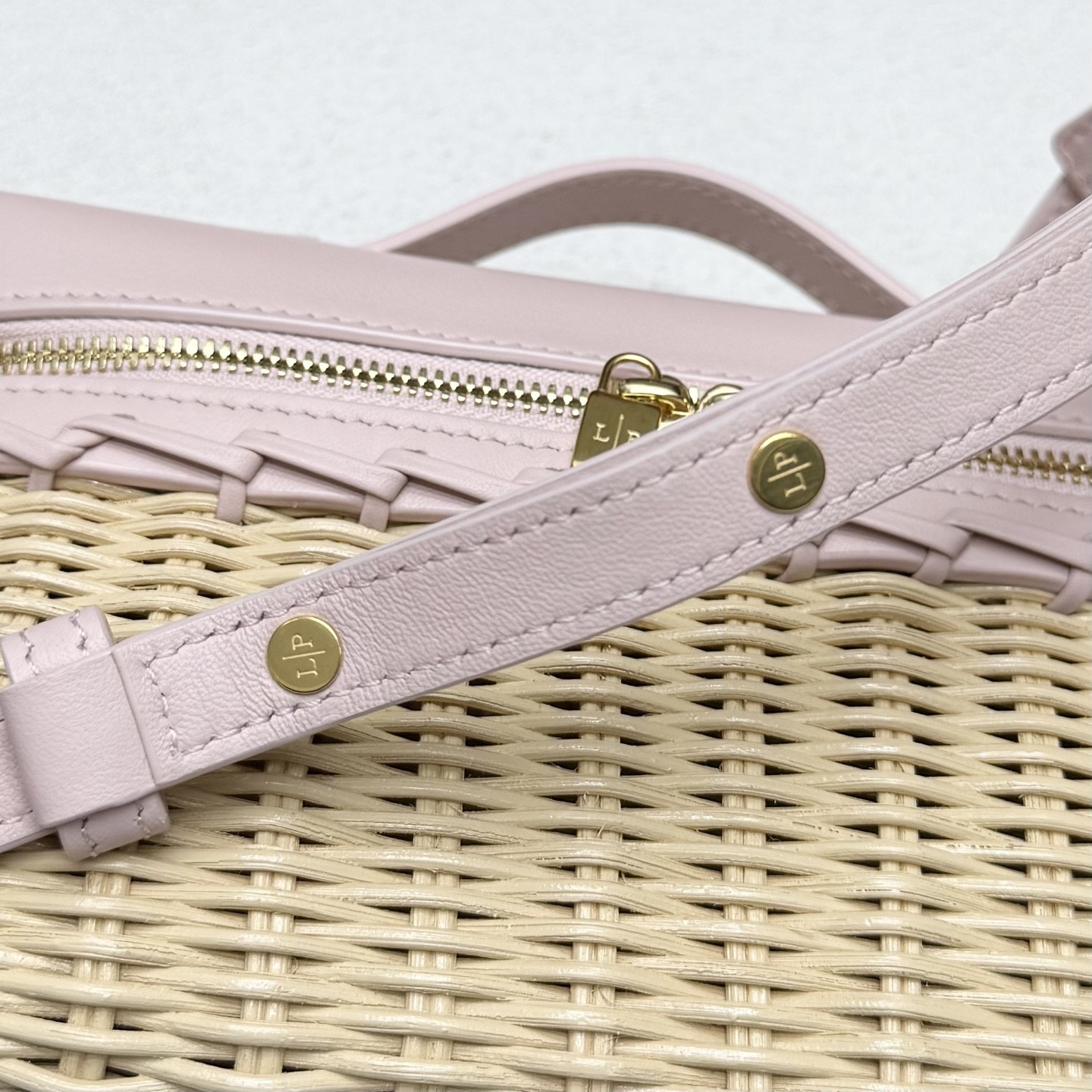 L0r0 P1ana extra pocket l19 wicker bag 19 x 11.5 x 7cm