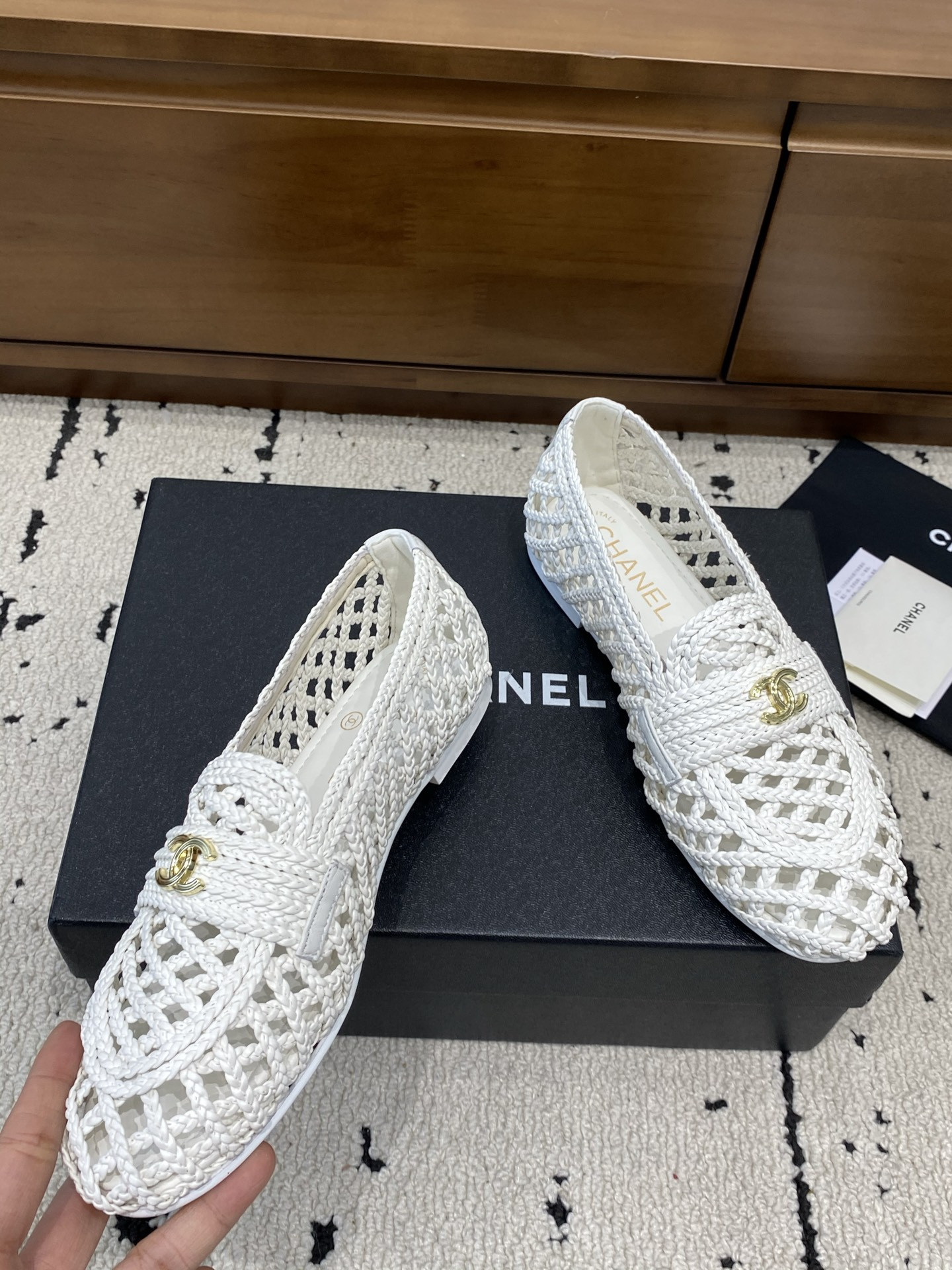 ua Ch**el flat shoes