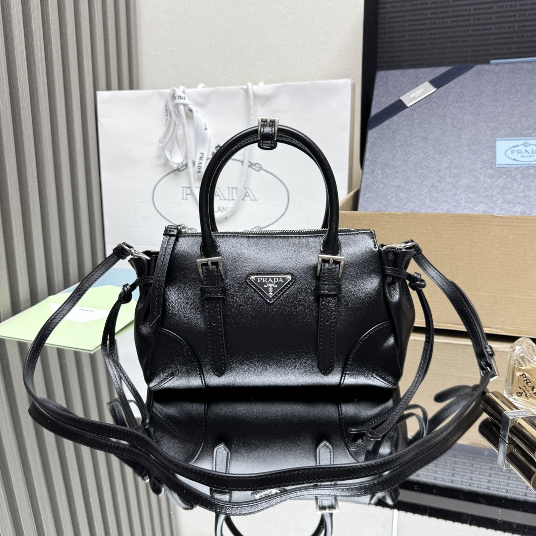 Pra*a Karin Small Leather Bag 14x24x9cm