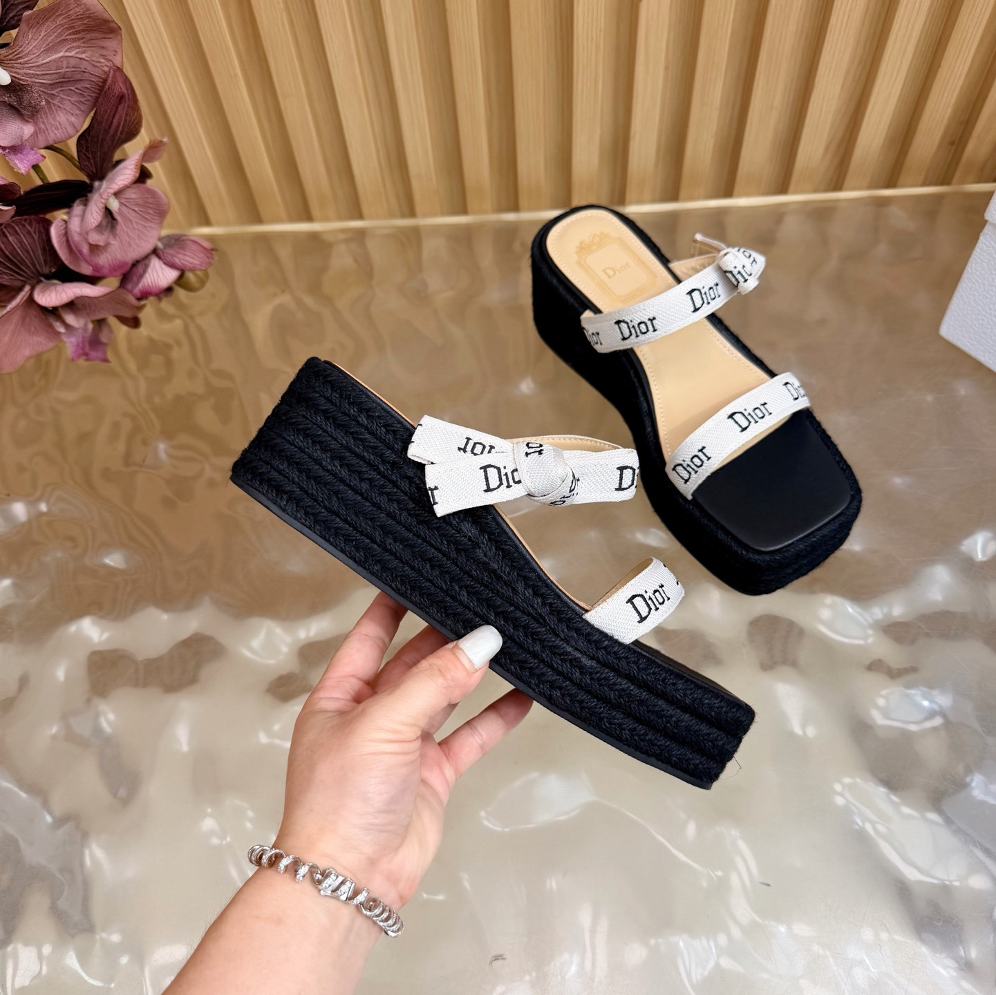 UA D10r J'AD10r Wedge Slide with Straps