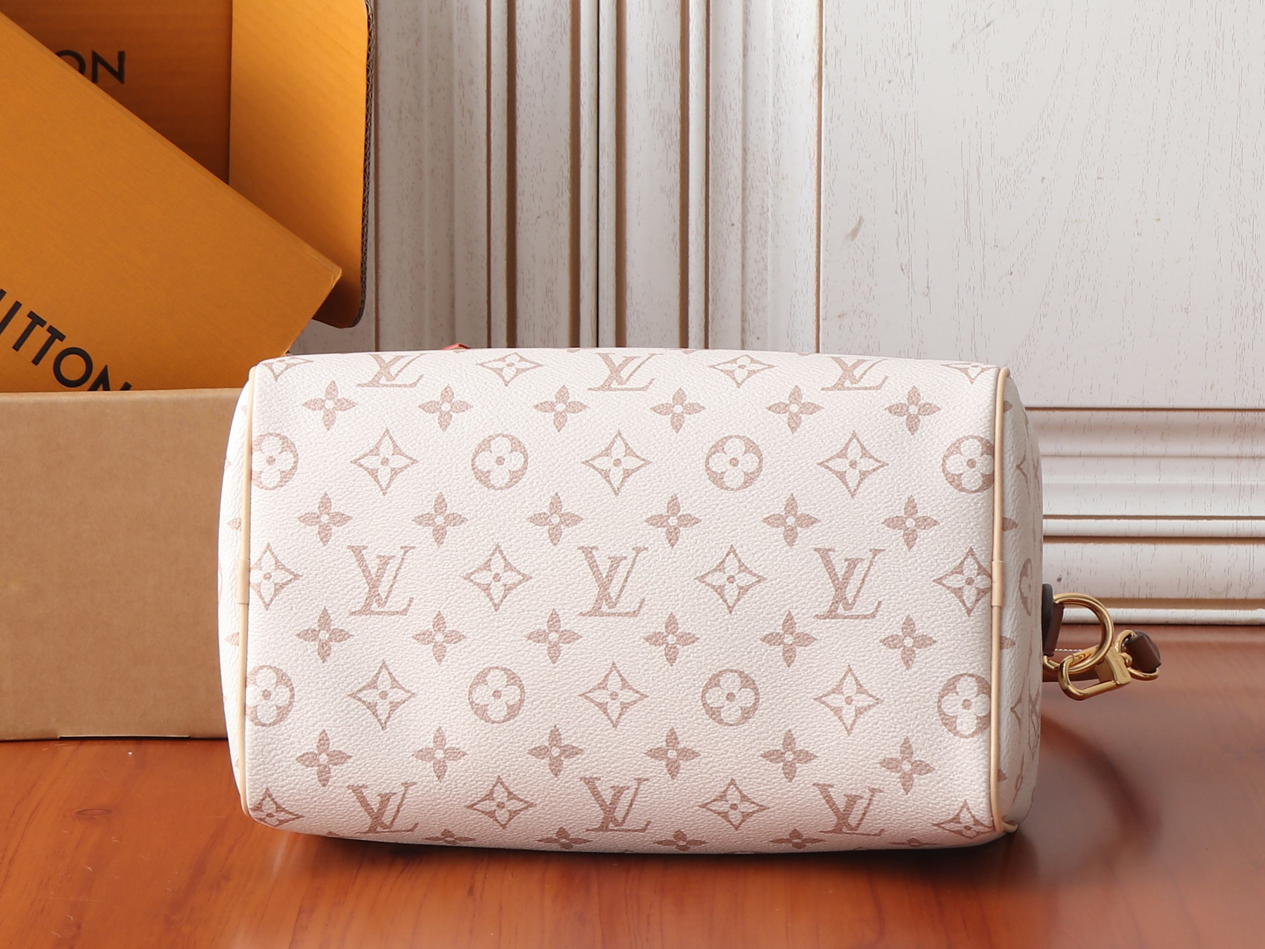 LV Speedy Bandouliere 25 M2A038 26x19x15cm