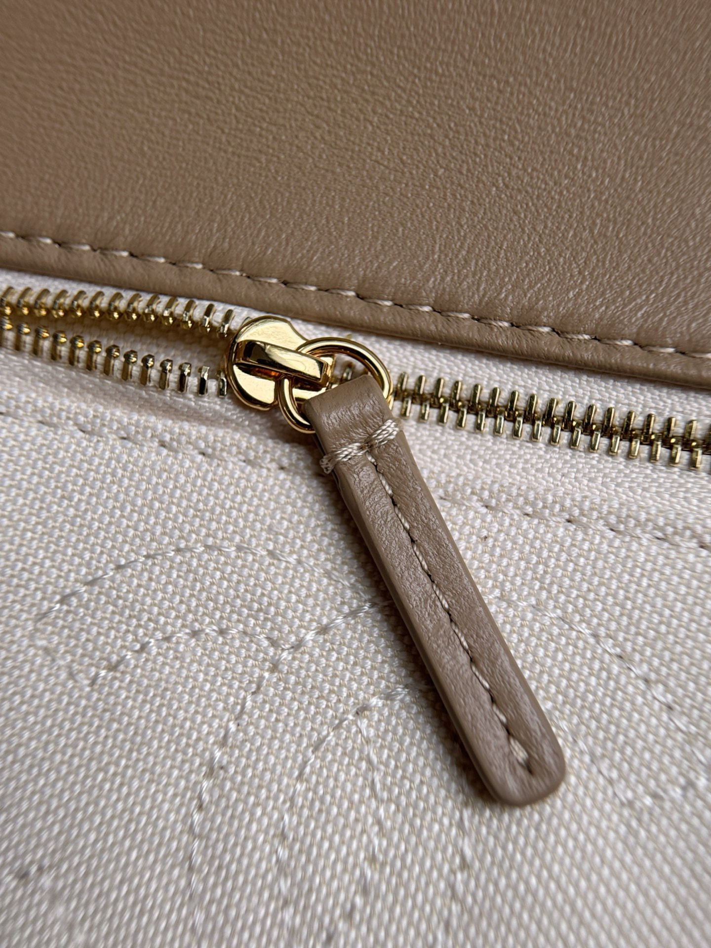 Ch**el Flap Bag AS6417 15x25.5x8cm