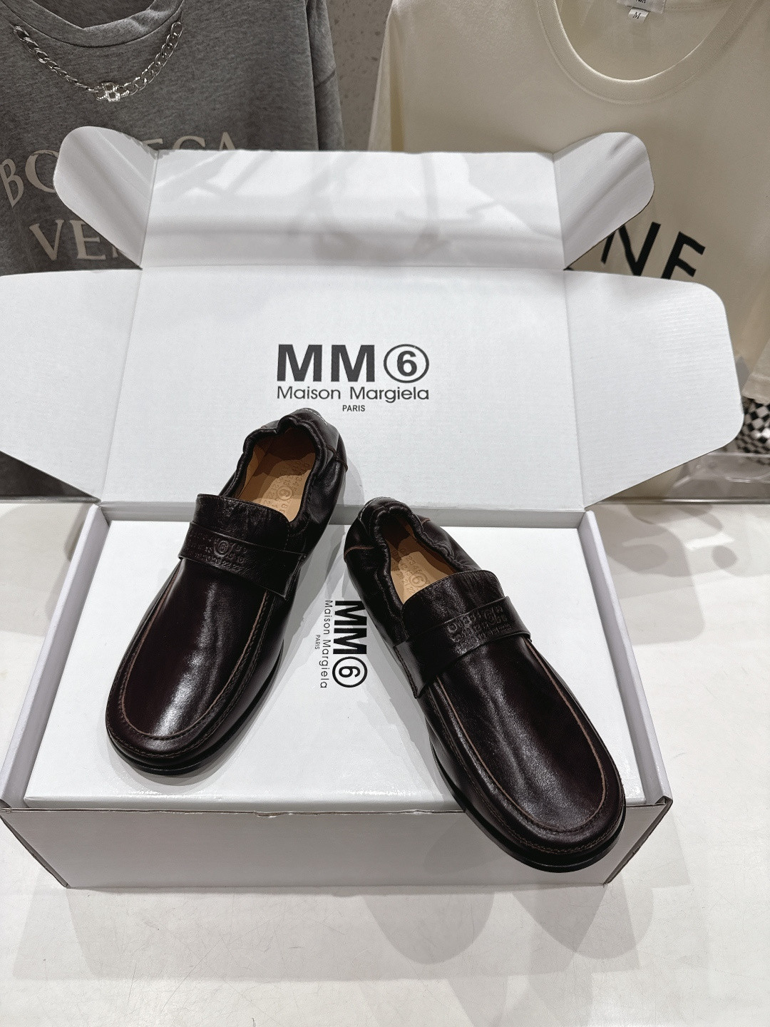 UA Ma1s0n Marg*e1a Swing-toe Leather Loafers