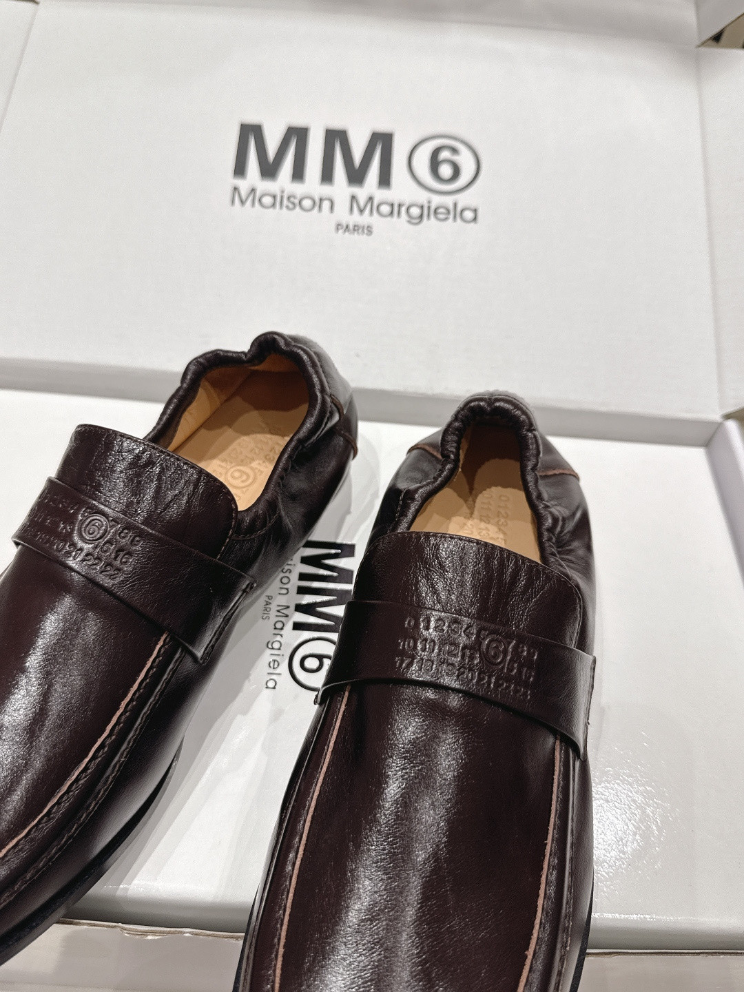 UA Ma1s0n Marg*e1a Swing-toe Leather Loafers