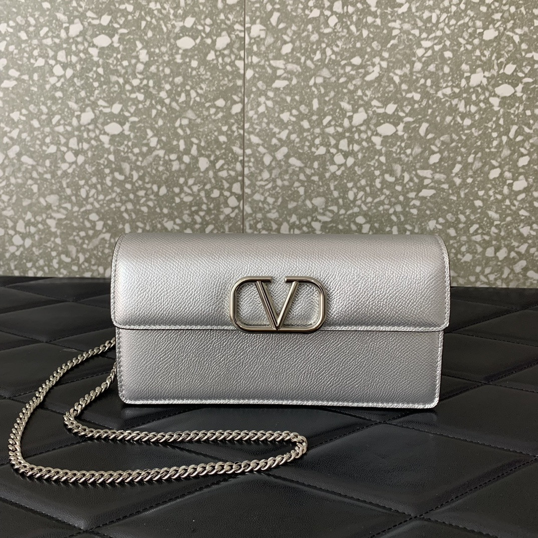 Va1e*ntin0 VLogo Signature Metallic Wallet With Chain 20x5.5x10cm