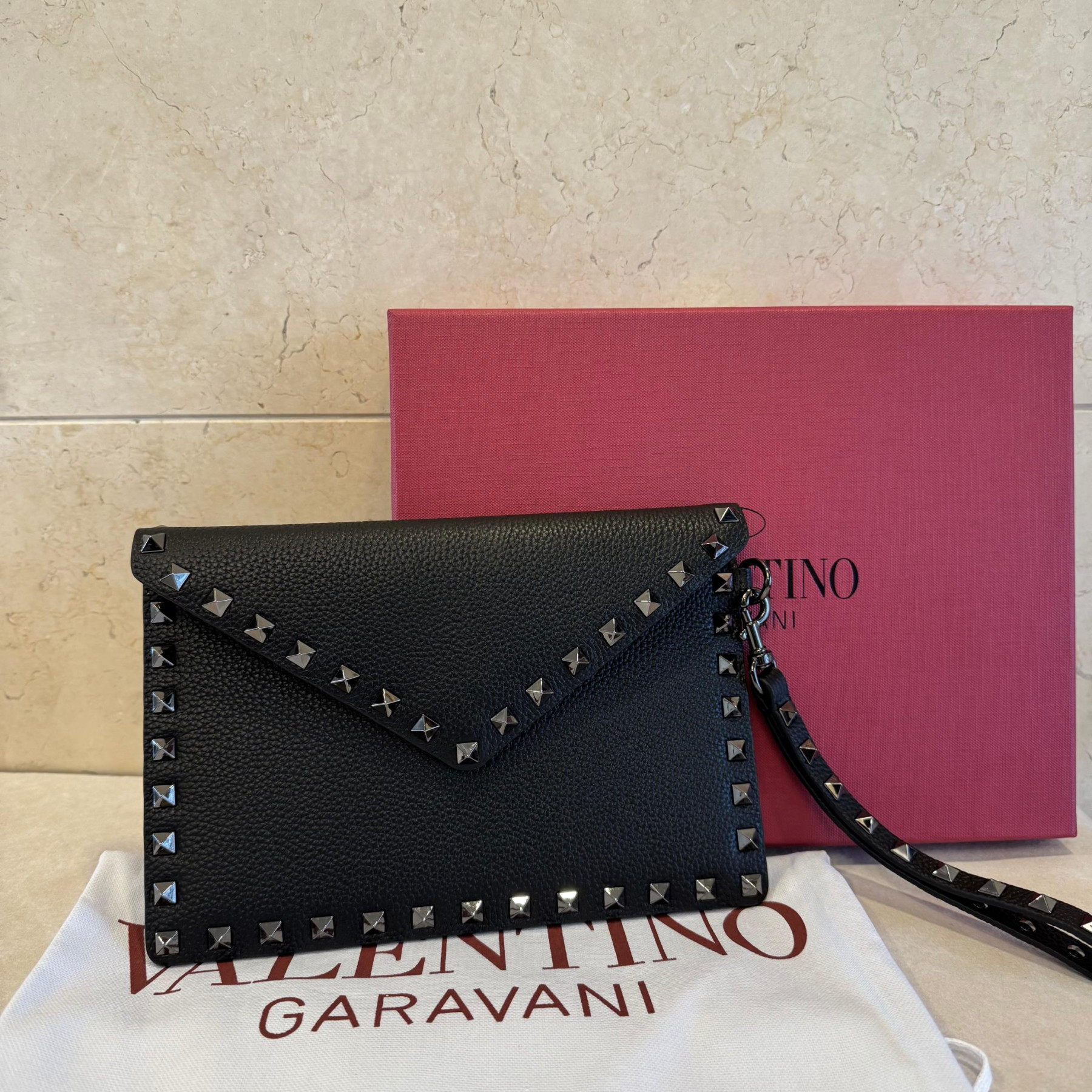 Va1e*ntin0 Garavani Rockstud Envelope Clutch Bag 22.5x15.5cm
