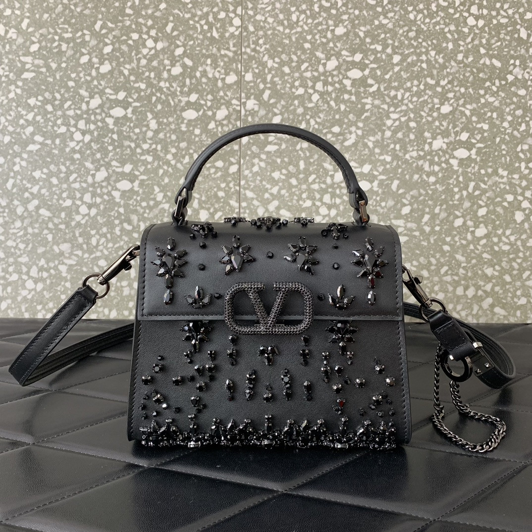 Va1e*ntin0 Garavani Vsling Mini Handbag 19x14x9cm