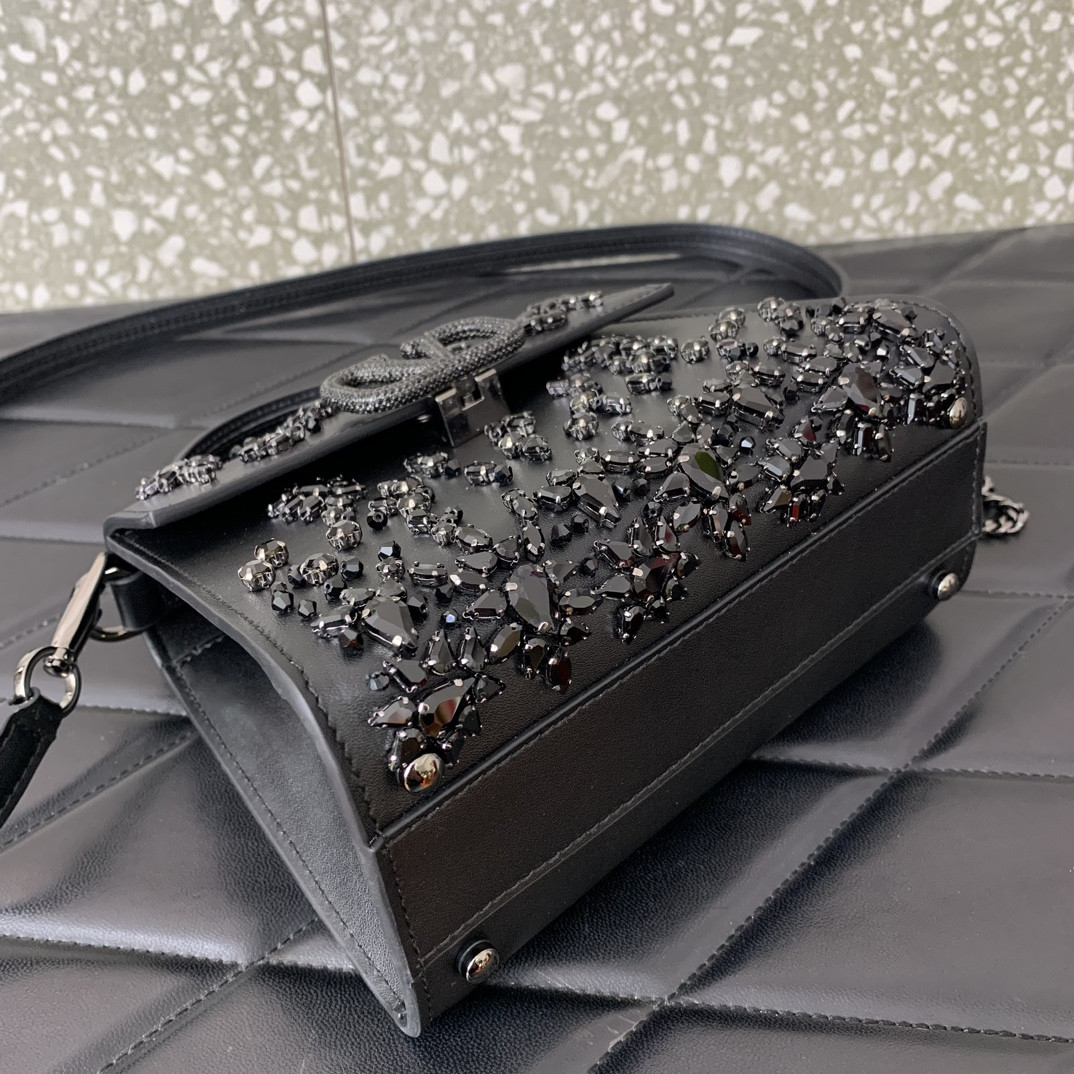 Va1e*ntin0 Garavani Vsling Mini Handbag 19x14x9cm