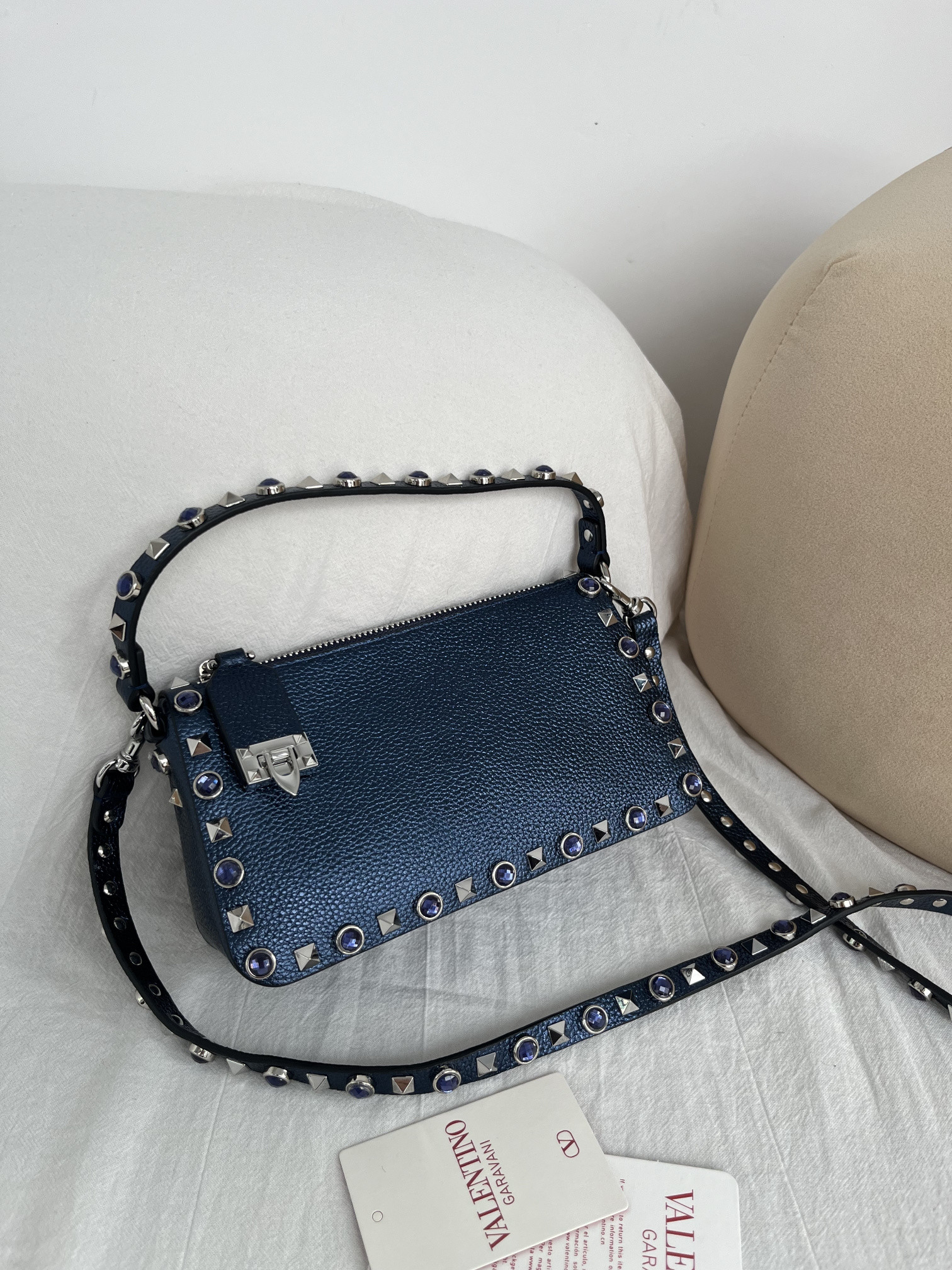 Va1e*ntin0 Garavani Rockstud Small Shoulder Bag 19x13x7cm