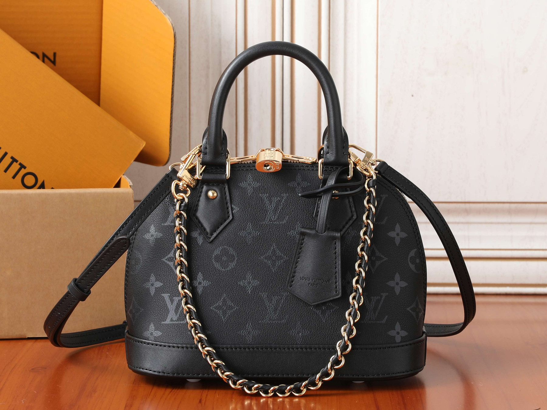 LV Alma BB M3A843 23.5x17.5x11.5 cm