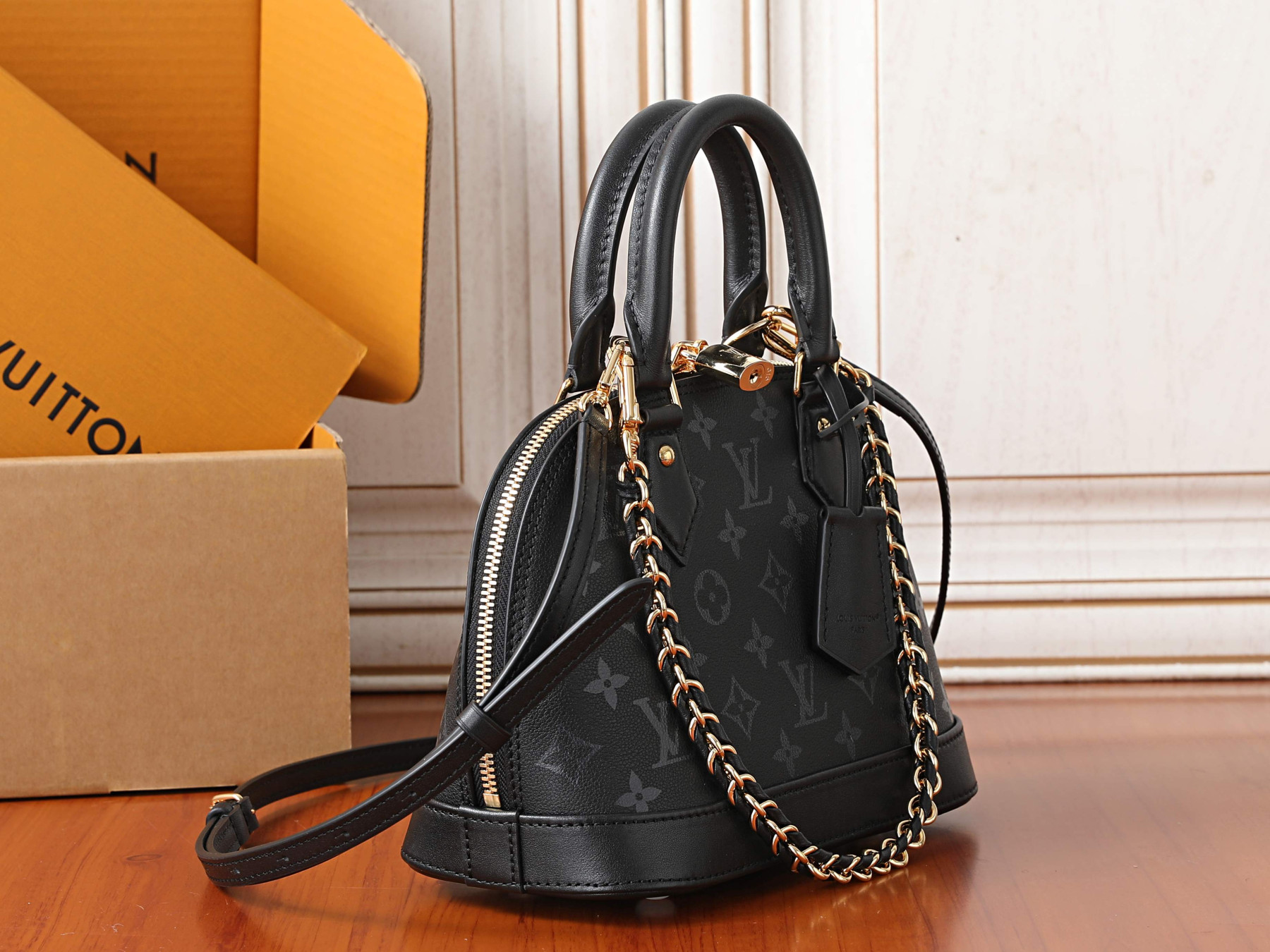 LV Alma BB M3A843 23.5x17.5x11.5 cm