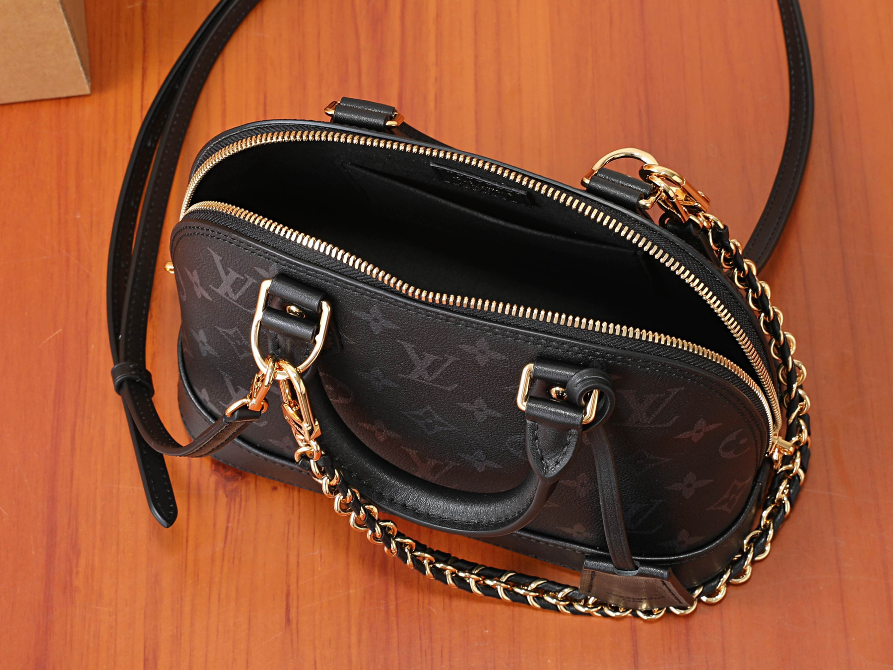 LV Alma BB M3A843 23.5x17.5x11.5 cm