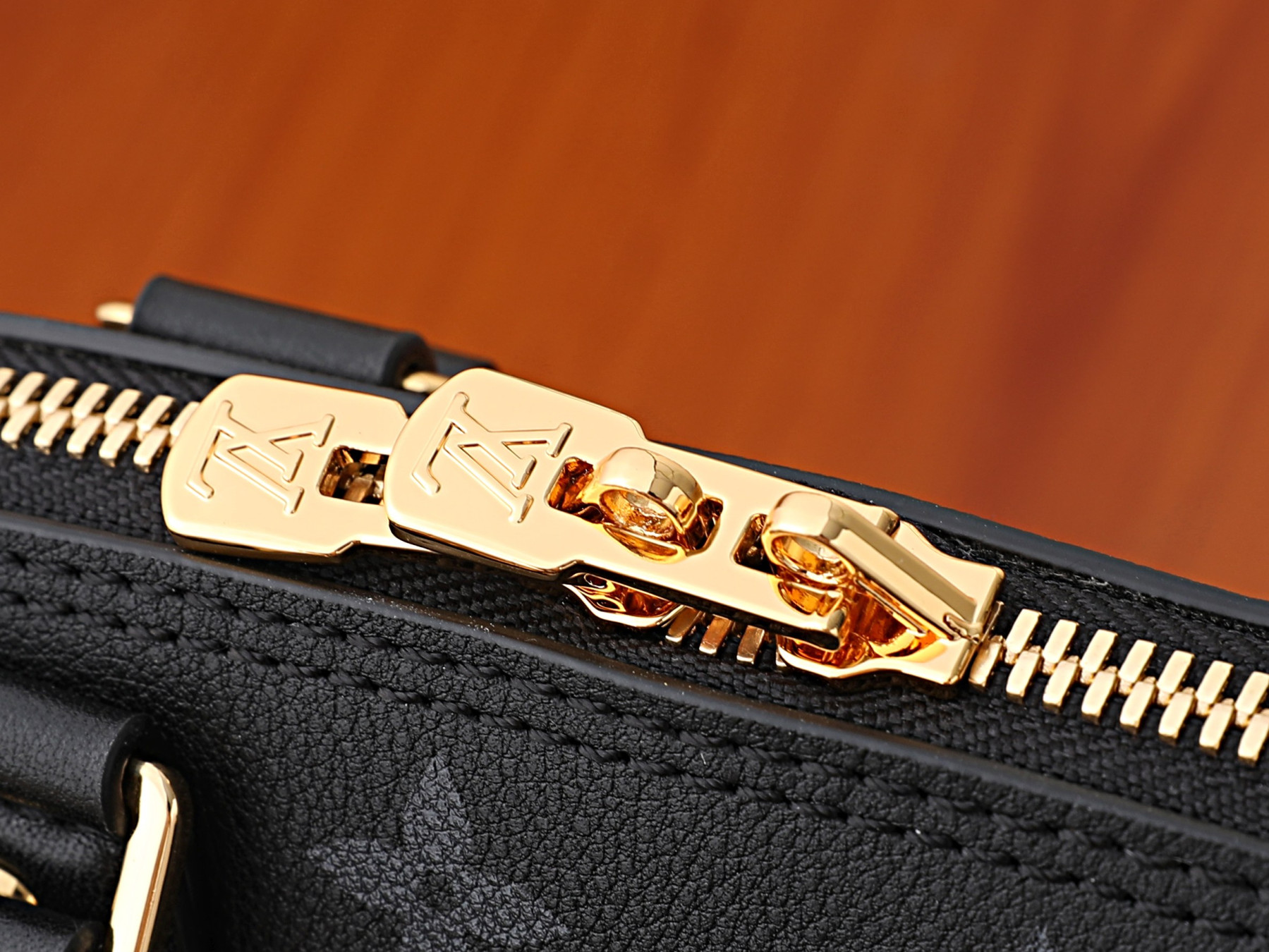 LV Alma BB M3A843 23.5x17.5x11.5 cm
