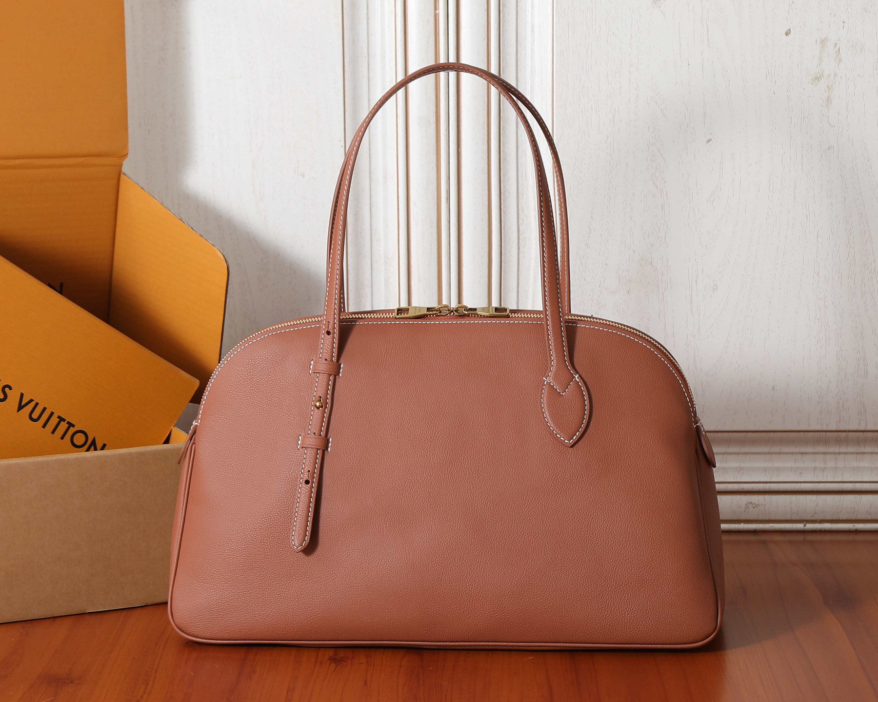 LV Low Key Duffle Tote M26688 43.5 x 26.5 x 14.5 cm