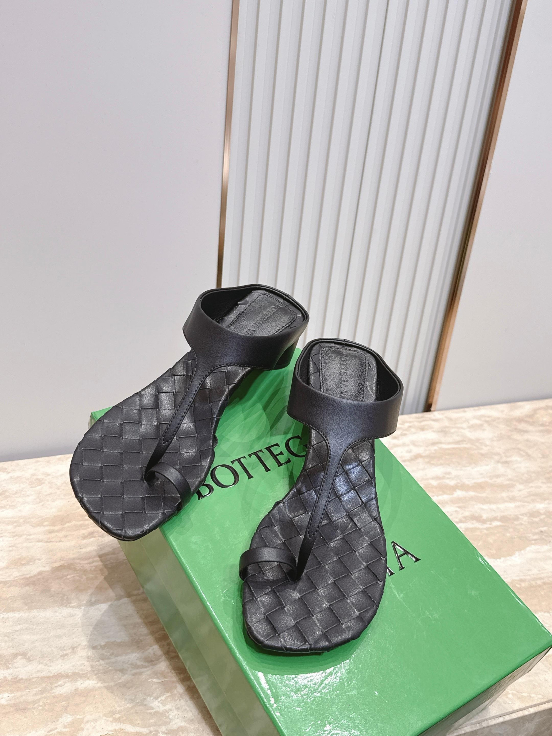 UA B0tt*ga Ven*ta Livia Thong 4cm Heel