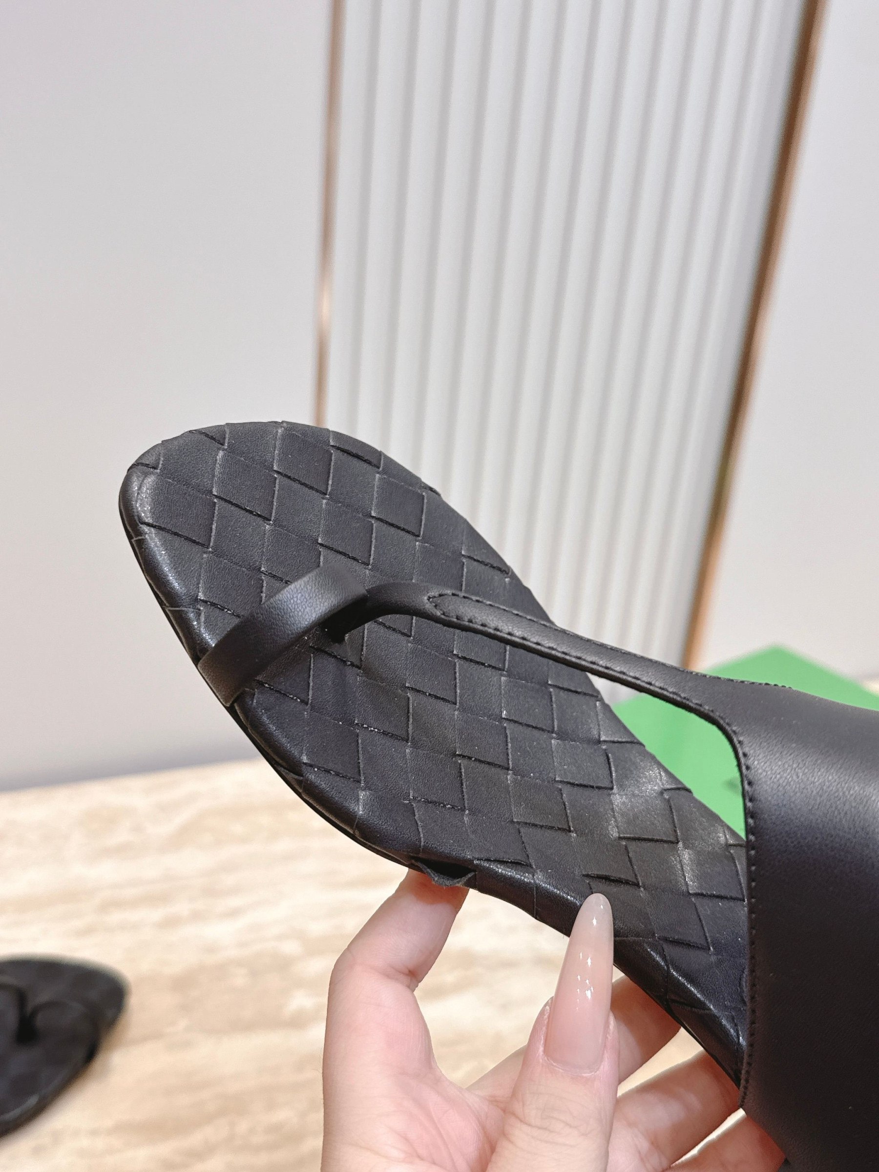 UA B0tt*ga Ven*ta Livia Thong 4cm Heel