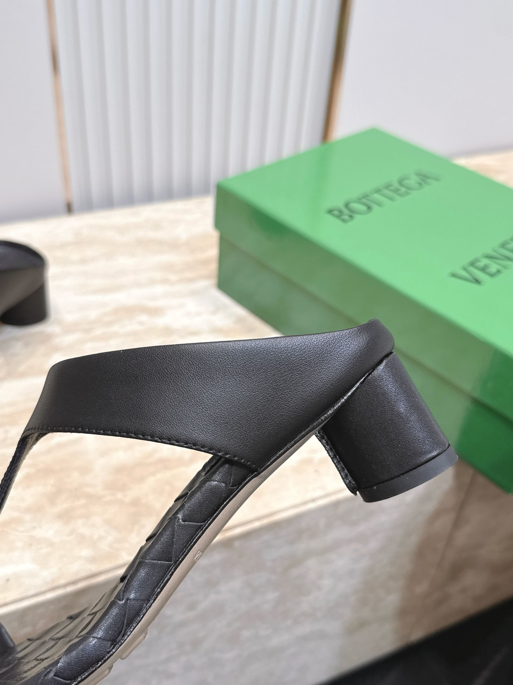 UA B0tt*ga Ven*ta Livia Thong 4cm Heel