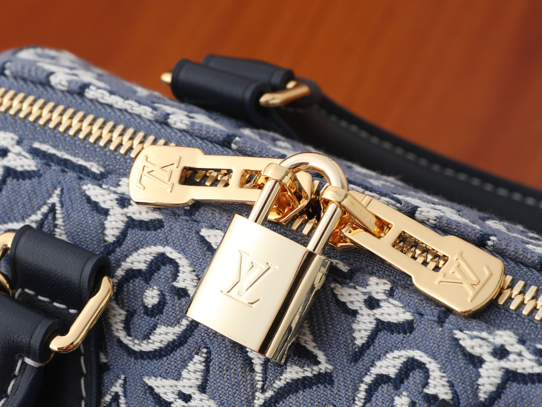 LV Speedy Bandoulière 20 M2A187 20.5 x 13.5 x 12 cm
